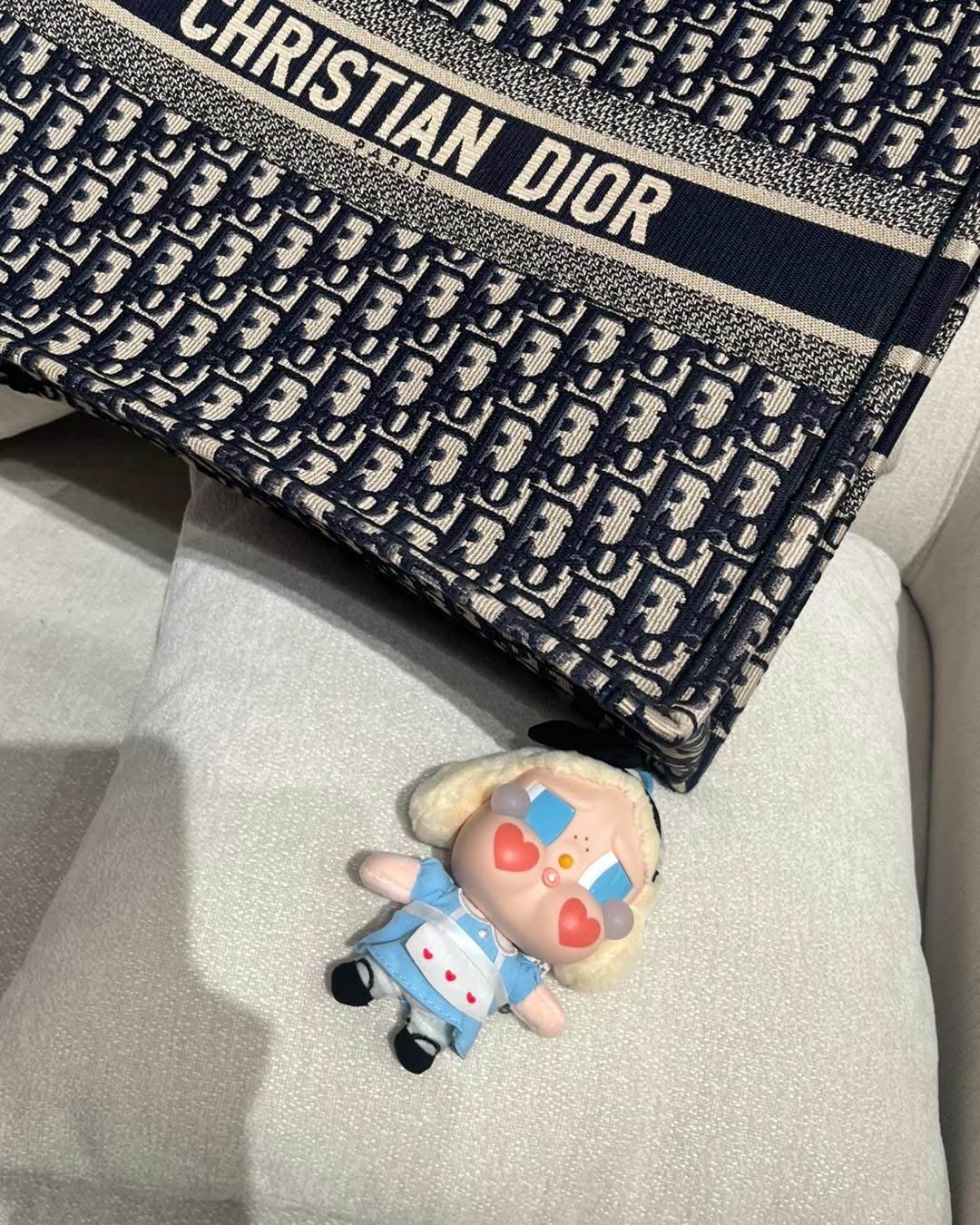 Dior book tote large  100%Authentic,98%new✅dust bag