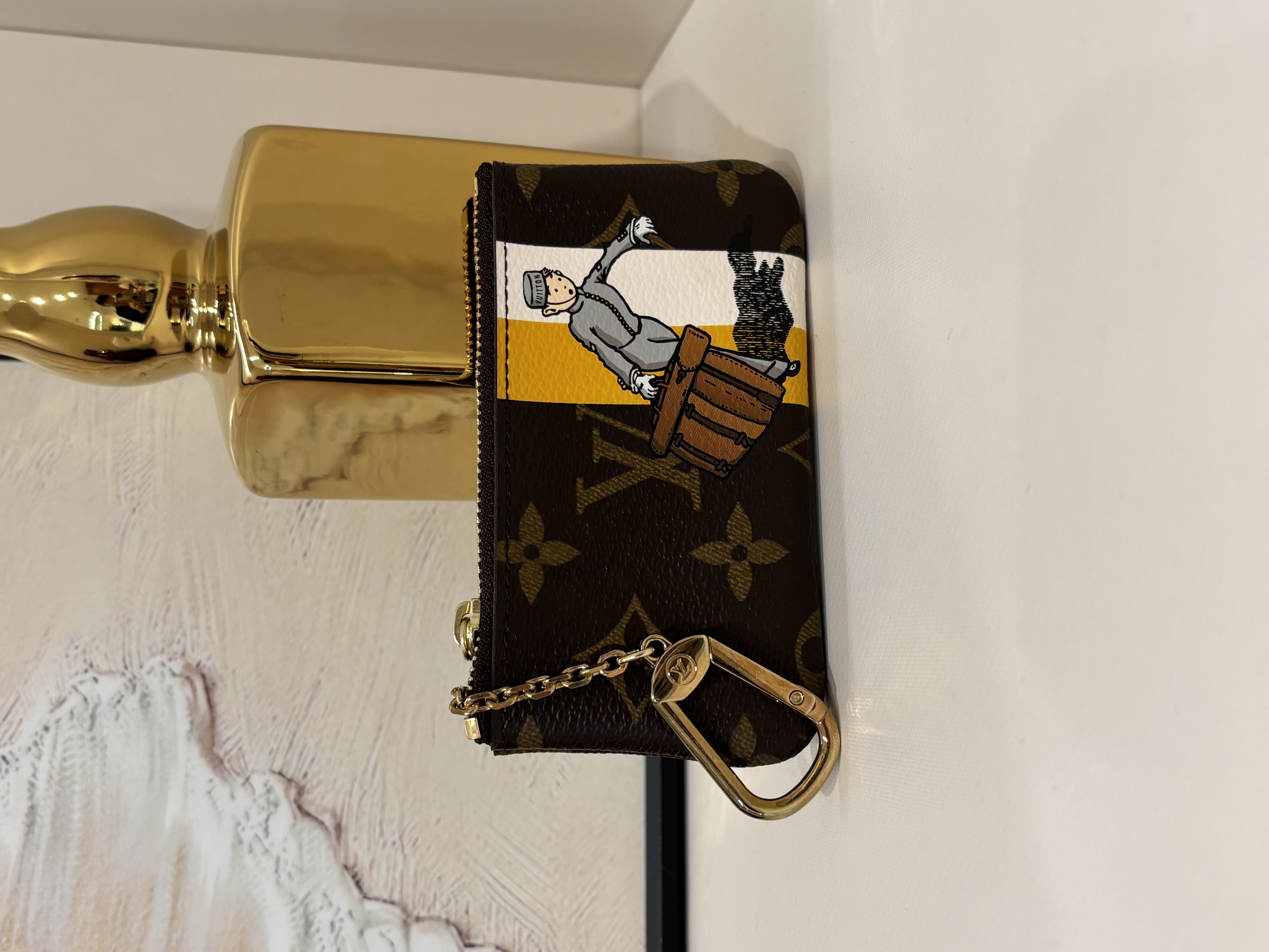 Lv key holder limited edition 100%Authentic, 98%New ✅Box