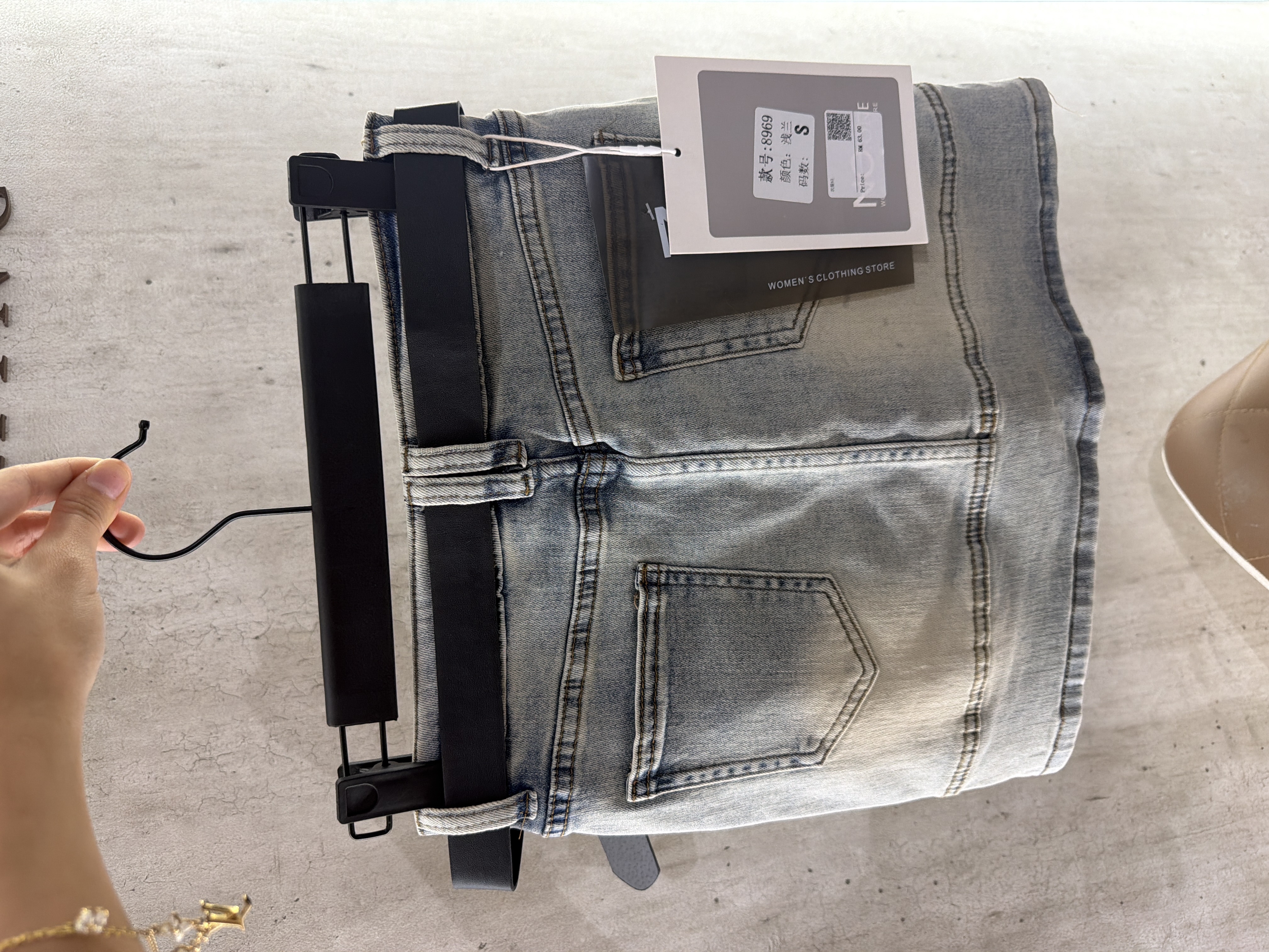 Miu Miu牛仔迷你裙，附腰帶