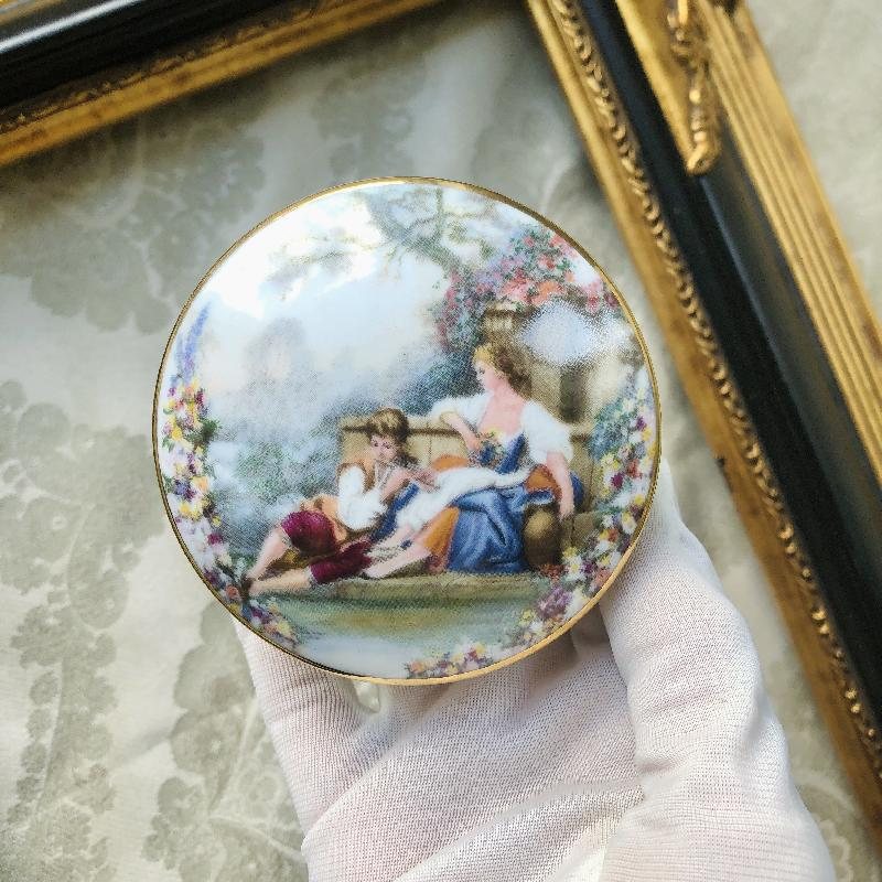 Vintage Romantic Courting Couple Scenic Small Porcelain Trinket Box (MT1915)