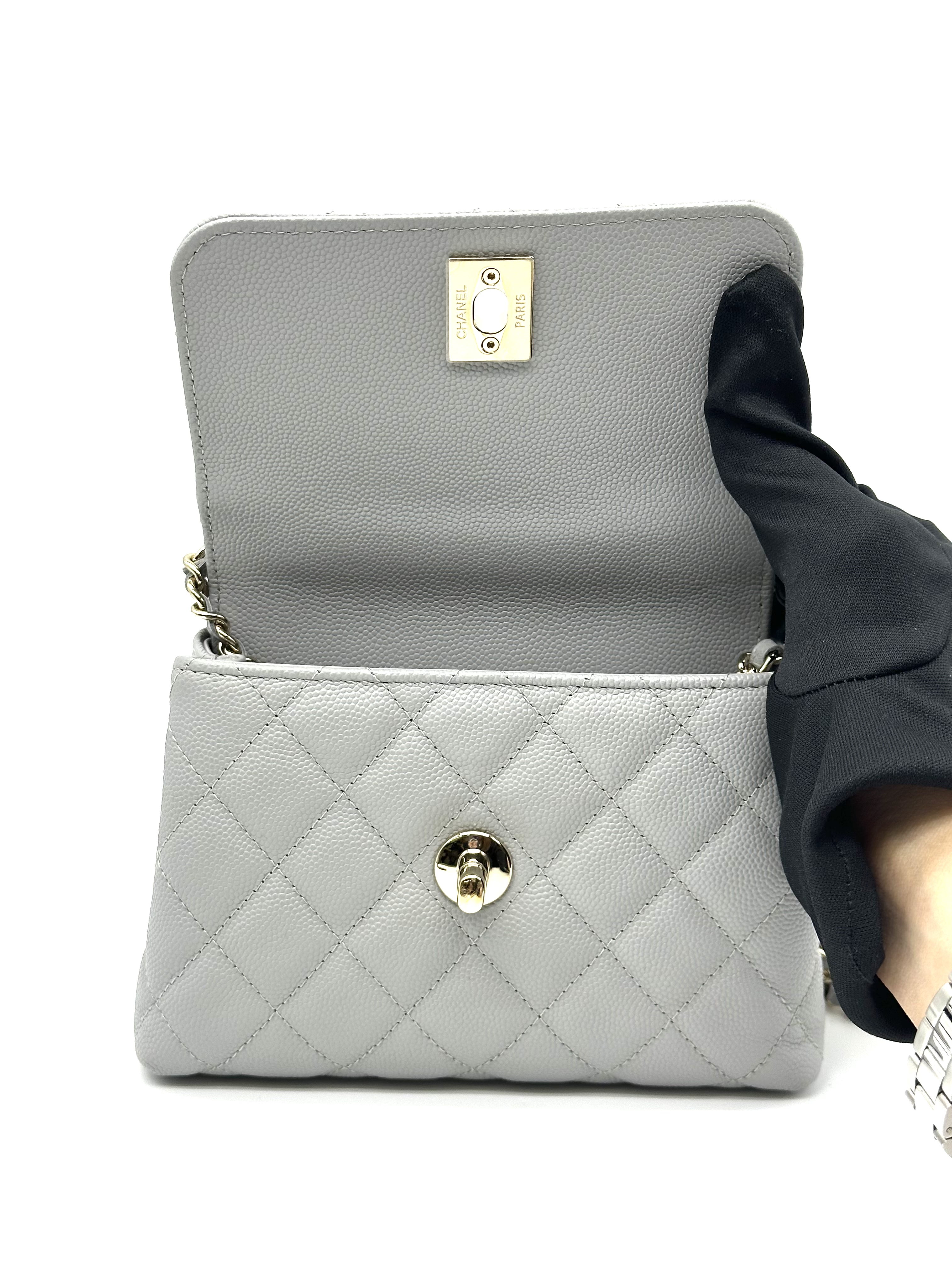 Pre-Owned CHANEL Quilted Caviar Coco Top Handle Flap Bag / Product Code: 26042109