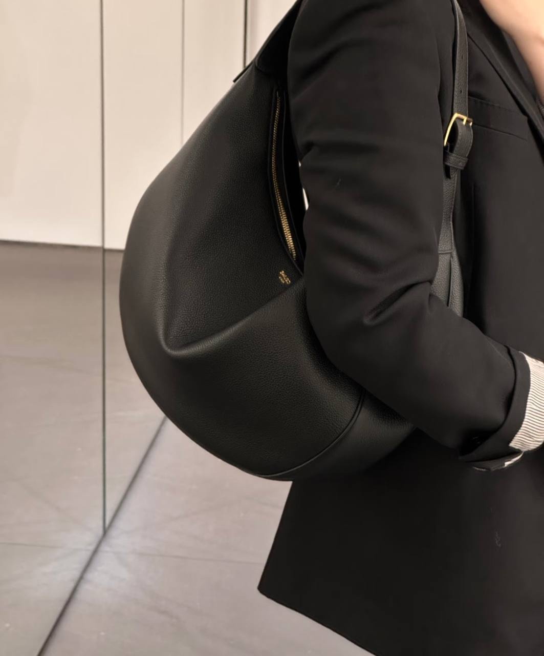 指定款式精選優惠✨訂貨🍒Celine lulu large size bag只限黑色 Size 38x42x8cm