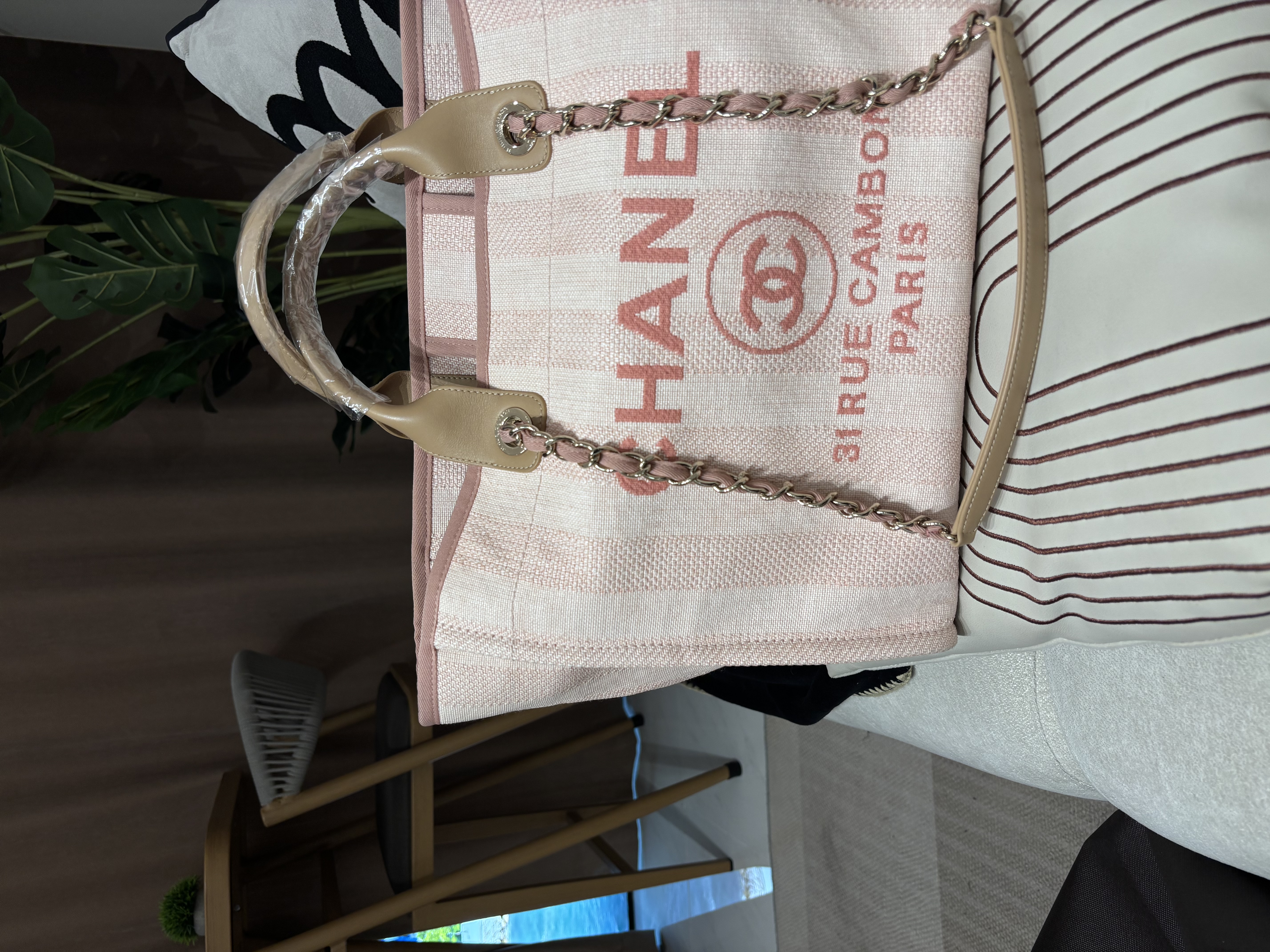 Chanel deauville tote bag with handle 100%Authentic,98%new ✅專門店收據✅29 card✅dust bag