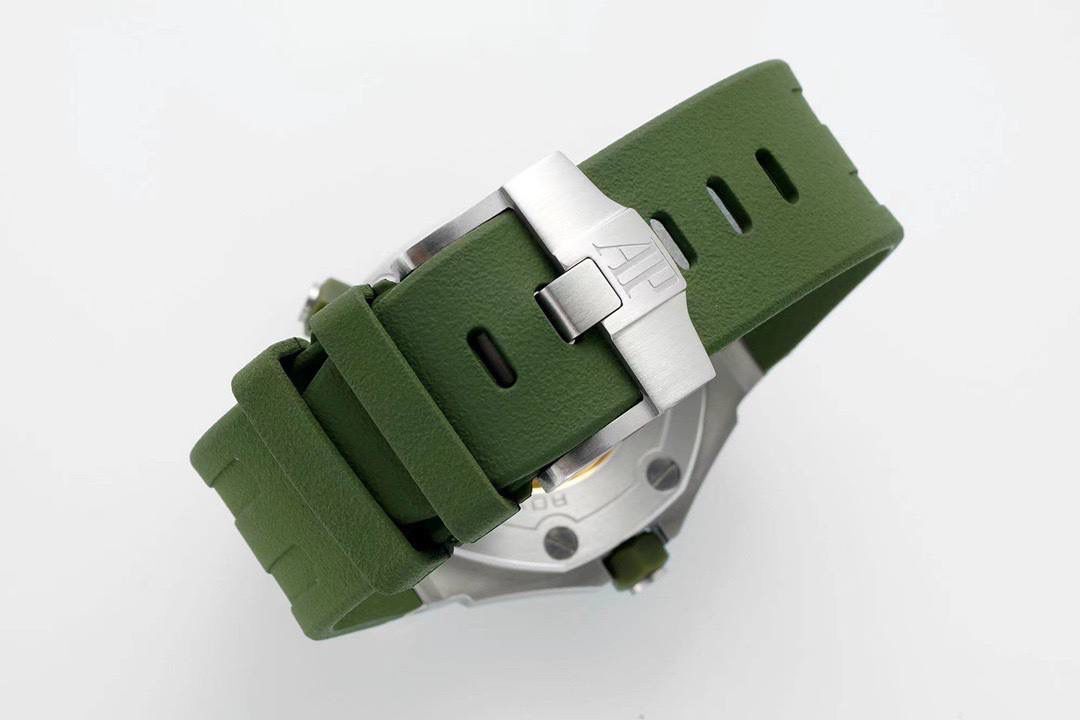 爱彼15710潜水之王！3120一体机芯，打造内在外在最强复刻🔥🔥 1.表壳采用多次打磨，只为了棱角数据吻合，材质触摸感觉一致； 2.最强机芯夹板打磨，特调色18K玫瑰金自动托颜色； 3.最人性化的可松动头粒缓冲区域，确保吻合原装设计； 4.最立体和最工整的盘面“饼干纹理”保证和正品一模一样： 5.最持久的夜光和对的最齐的内应刻度，IPF直击重点。 6.采用原装一致的装配结构，做到细微一致！ 7.最接近原装的指针，切面锋利整齐无毛刺； 8.最接近原装日历放大镜，通透性市面最强； 9.最强蓝宝镜面通透感官，并镀有防眩晕增透镀膜； 最最主要的机芯：采用一体AP.CAL.3120机芯，功能稳定，动力储存原装一致的41小时，外观一致！潜水之王，重新归来！