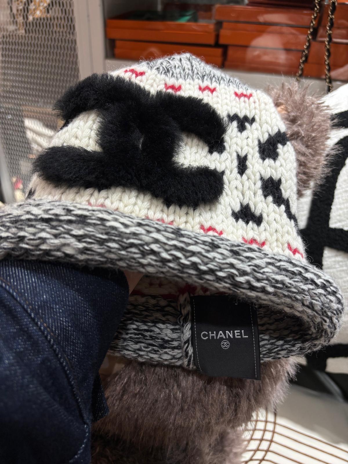 Chanel coco neige 冷帽 100%Authentic, 未使用品