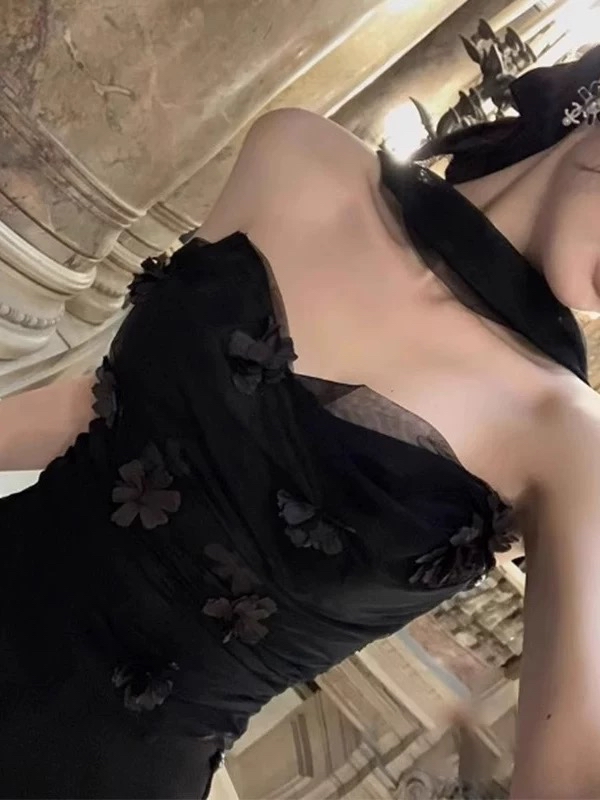 優雅黑色花卉裝飾抹胸背心