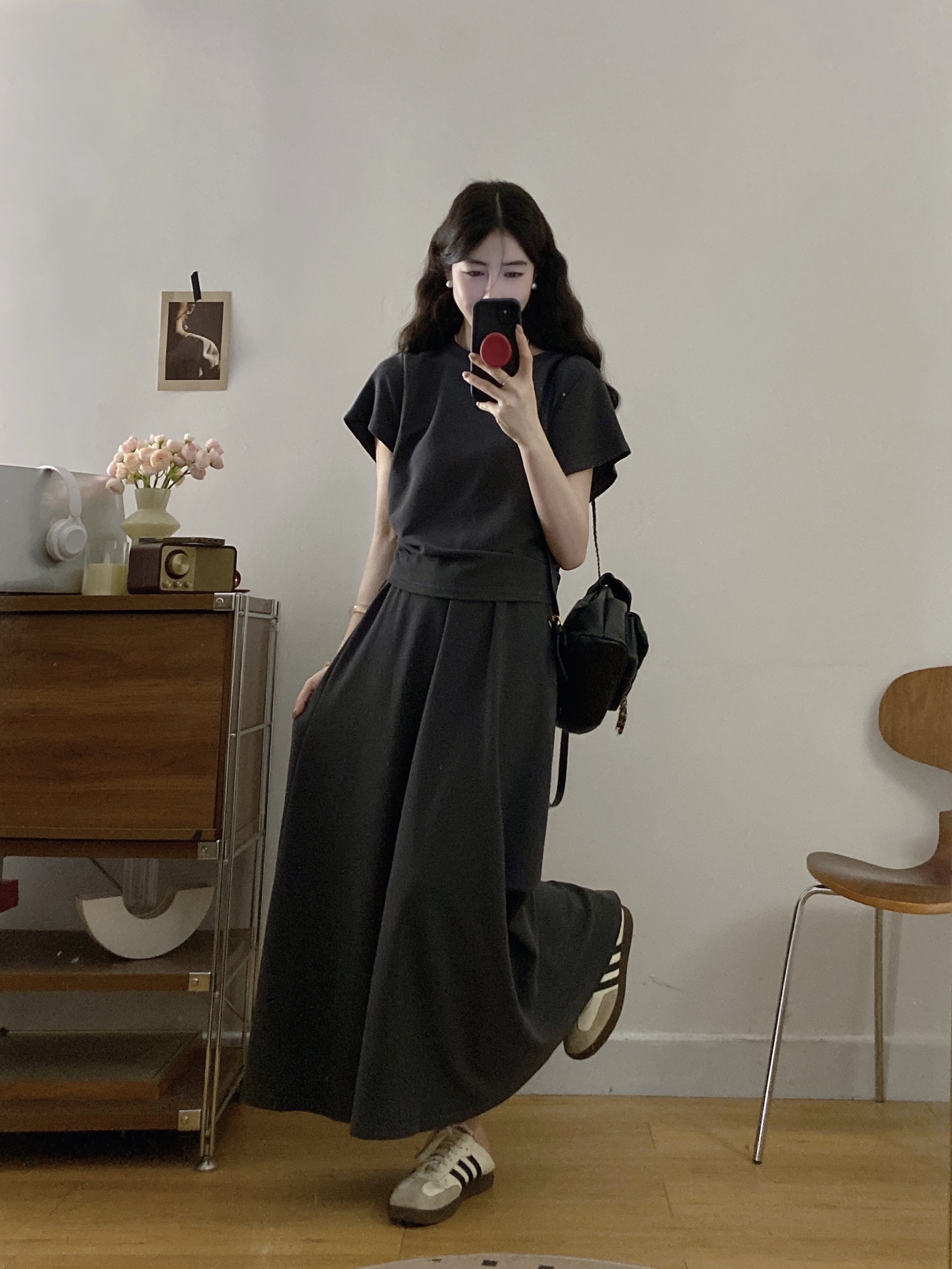 B152(6660) 韩版休闲风后弧形系带露腰上衣与长裙黑灰套装