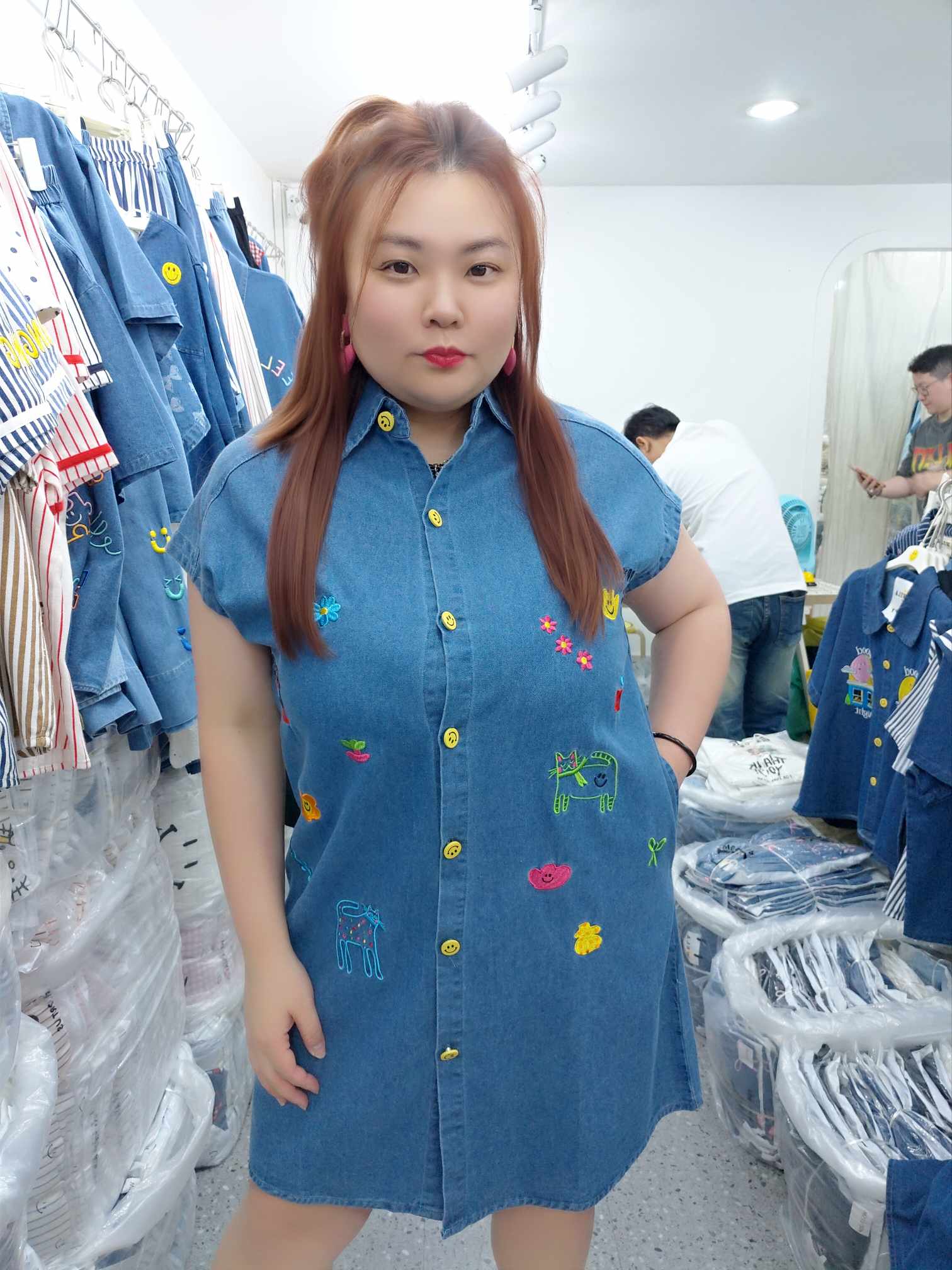 ENE10 常态图案刺绣牛仔连身裙