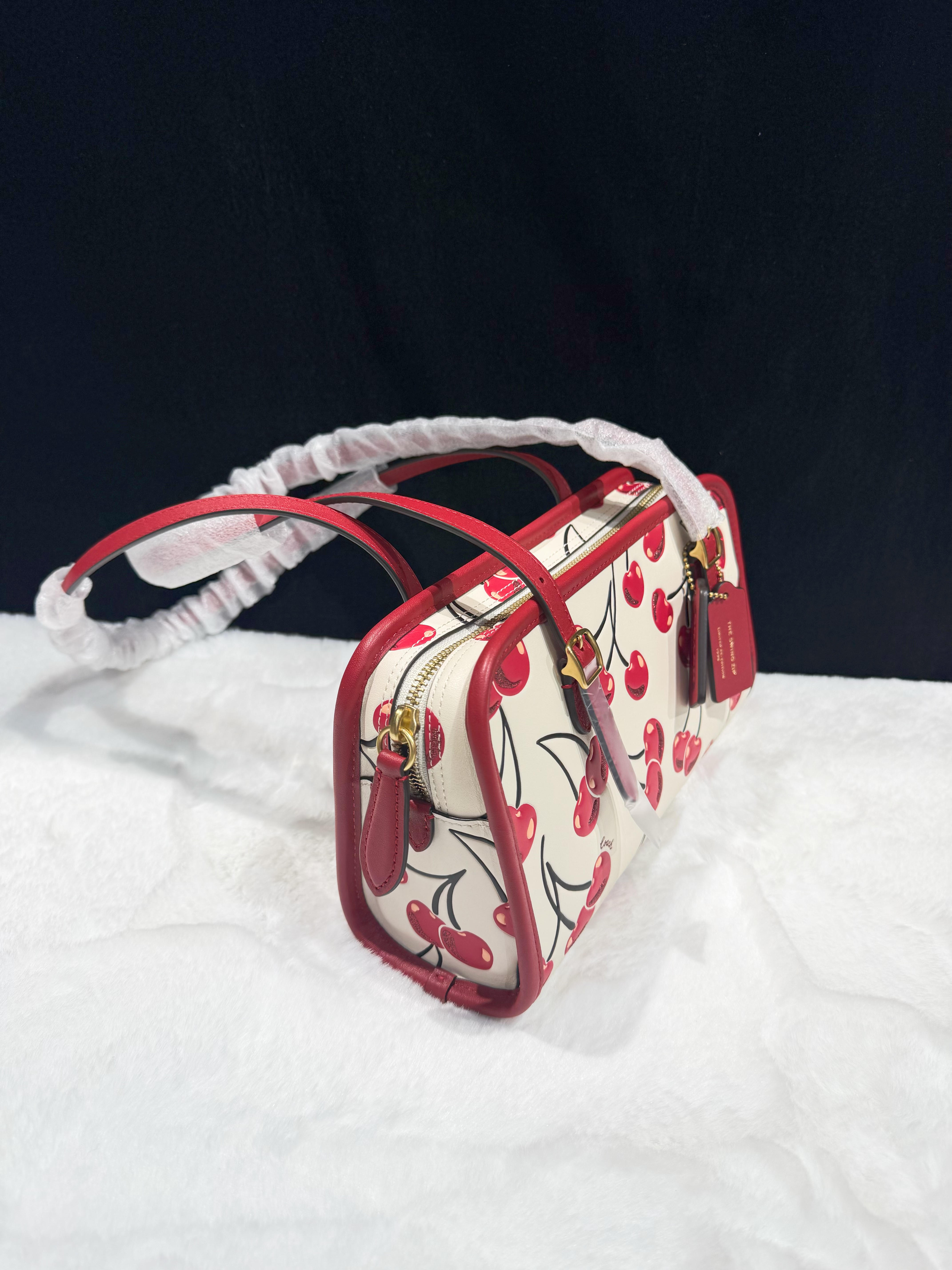 Coach Swing zip bag cherry