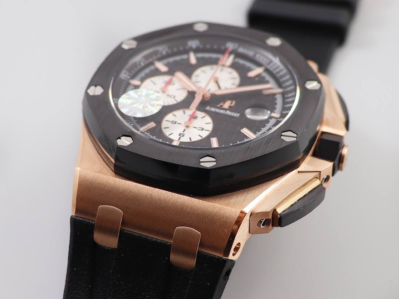 AP26400皇家橡树v2版 金壳陶瓷圈材质 44毫米直径 搭载复刻原版CaL．3126机芯 陶瓷圈口 市面上最顶级版本的超级复刻🔥