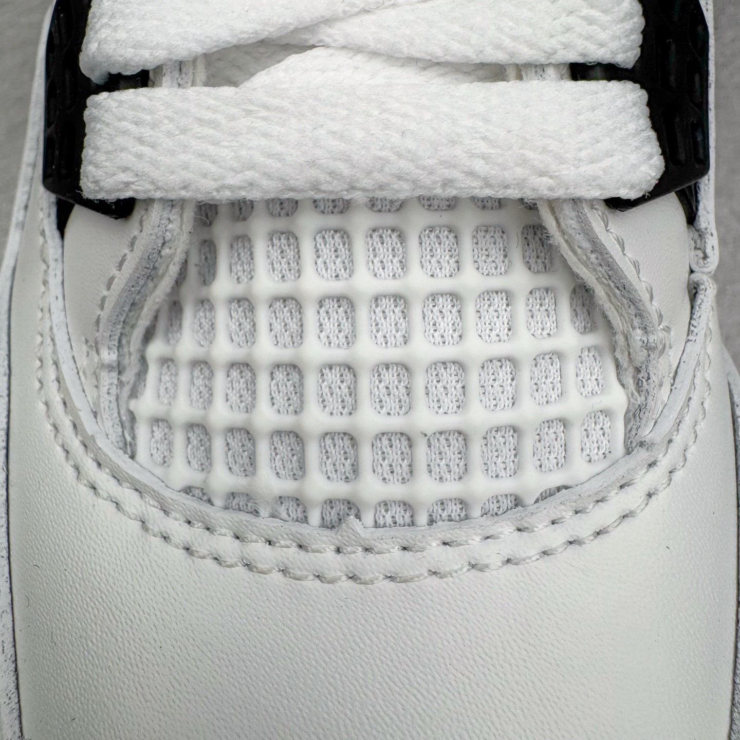 Air Jordan 4 Retro "White Cement" FV5029-100