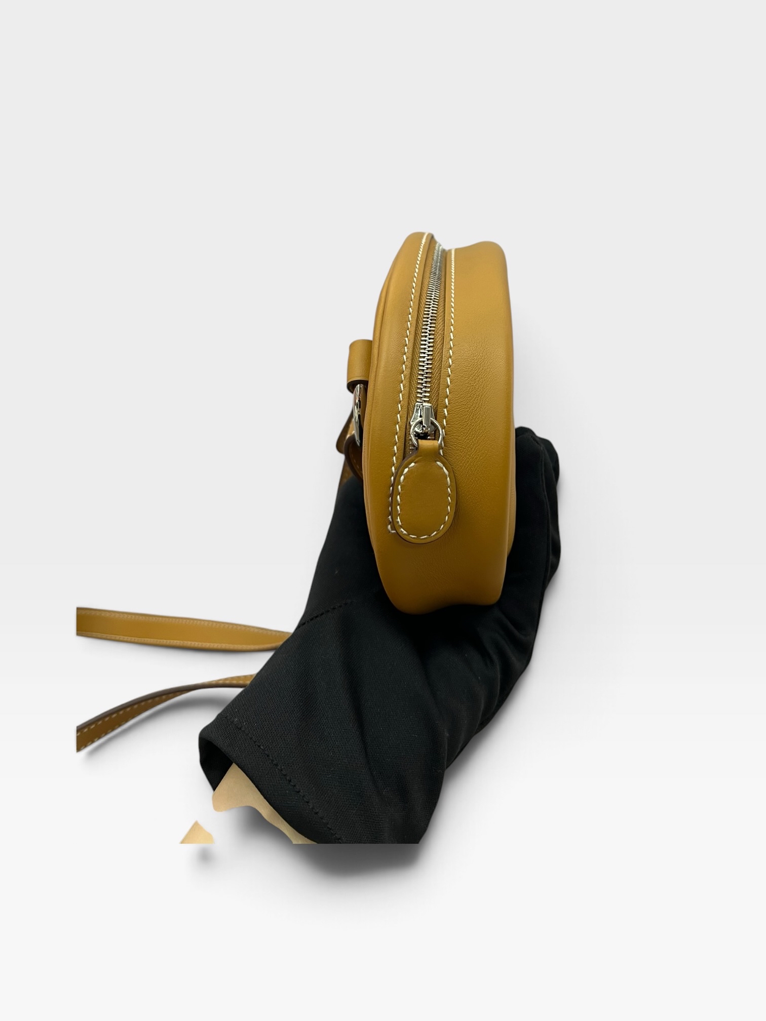 Pre-Owned Hermès In-the-Loop Belt Bag/ Stamp Y/ 102903
