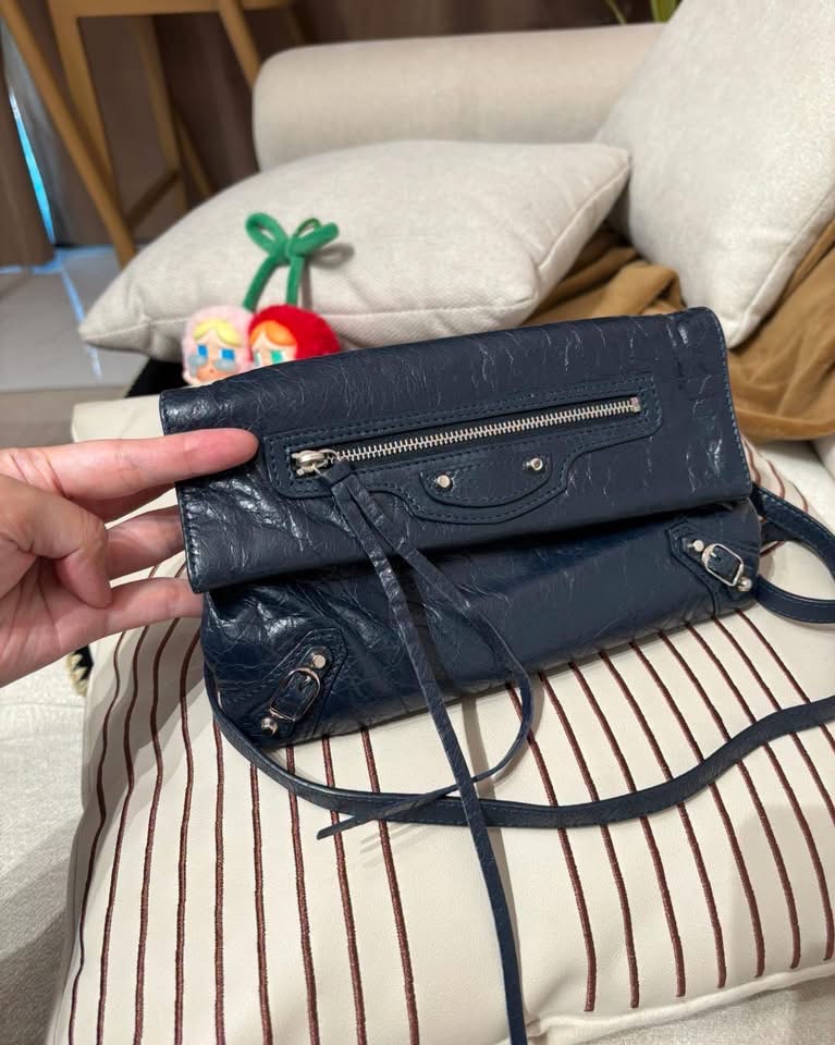 Balenciaga city crossbody bag  100%Authentic ,95%new 
