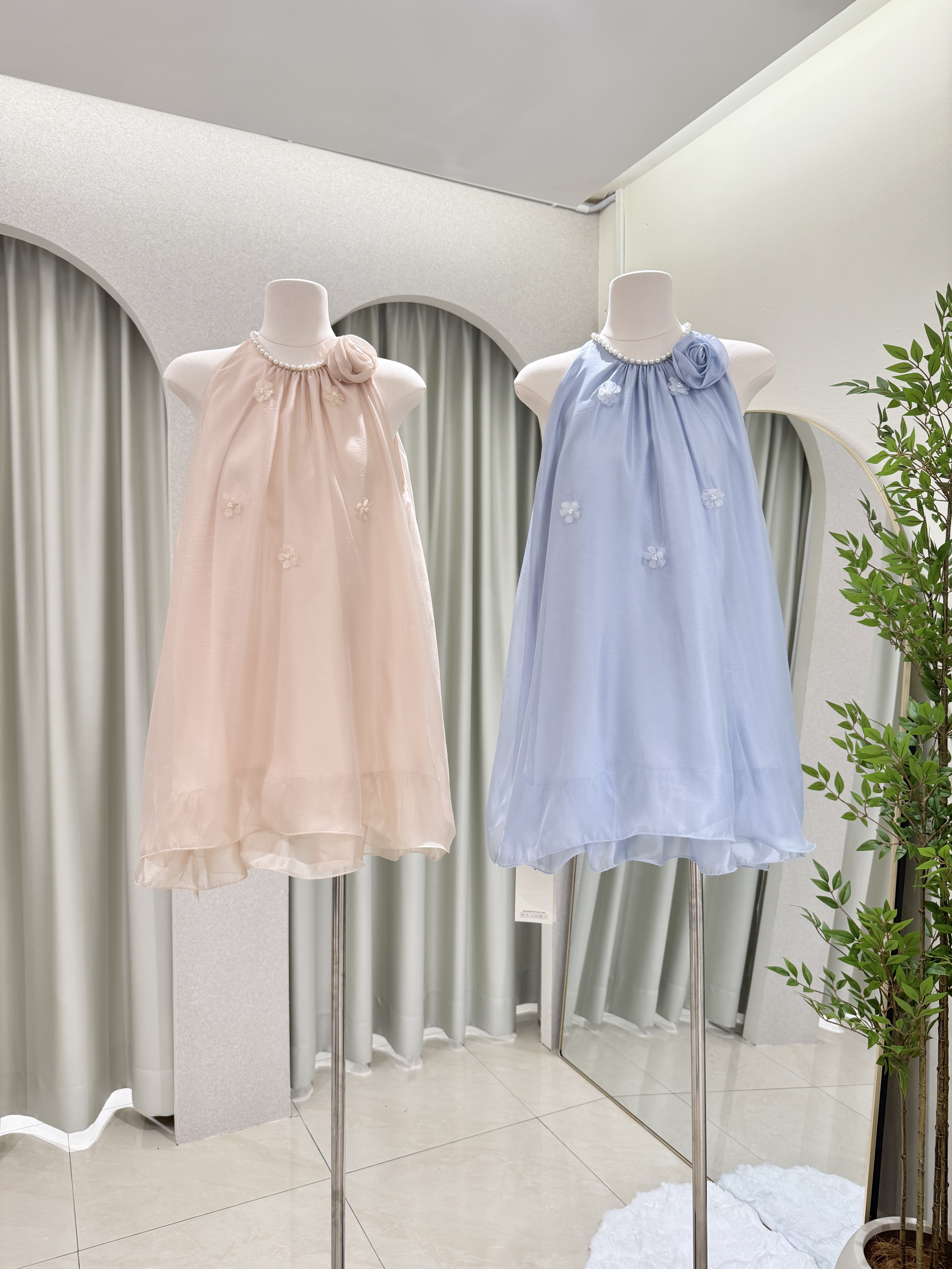 6756 法式钉珠高级感挂脖连身裙