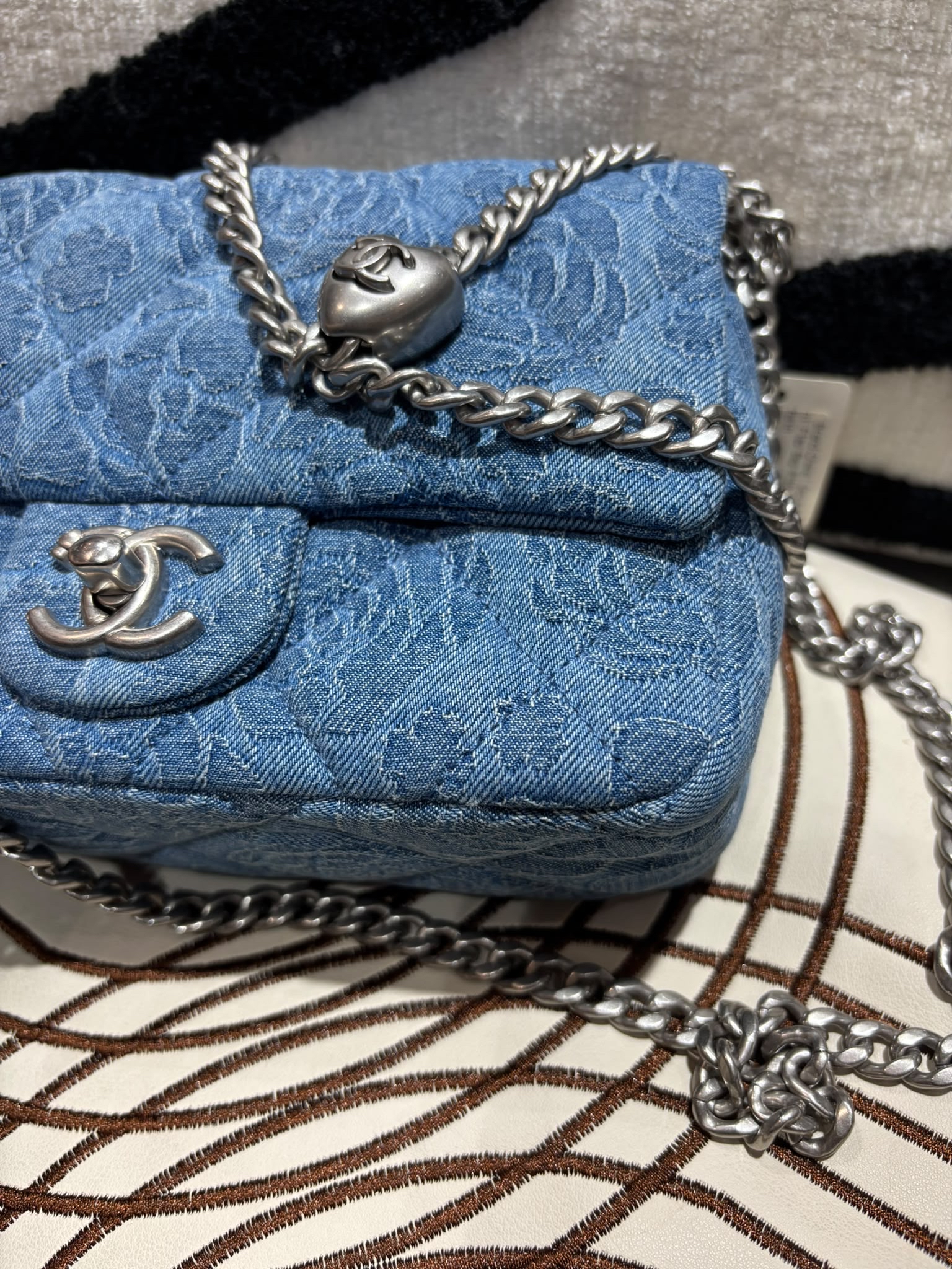 Chanel Mini flap bag with Heart Chain Shoulder Bag AS3829 denim 23P 100%Authentic, 99%New ✅晶片✅Dust bag✅Box