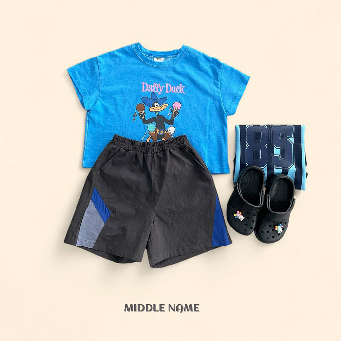 🇰🇷middle name tee