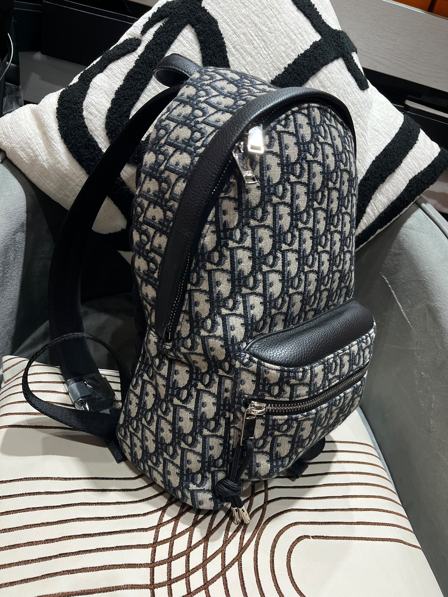 Christian Dior Oblique backpack 100%Authentic, 98%New  ✅證書✅Dust bag 