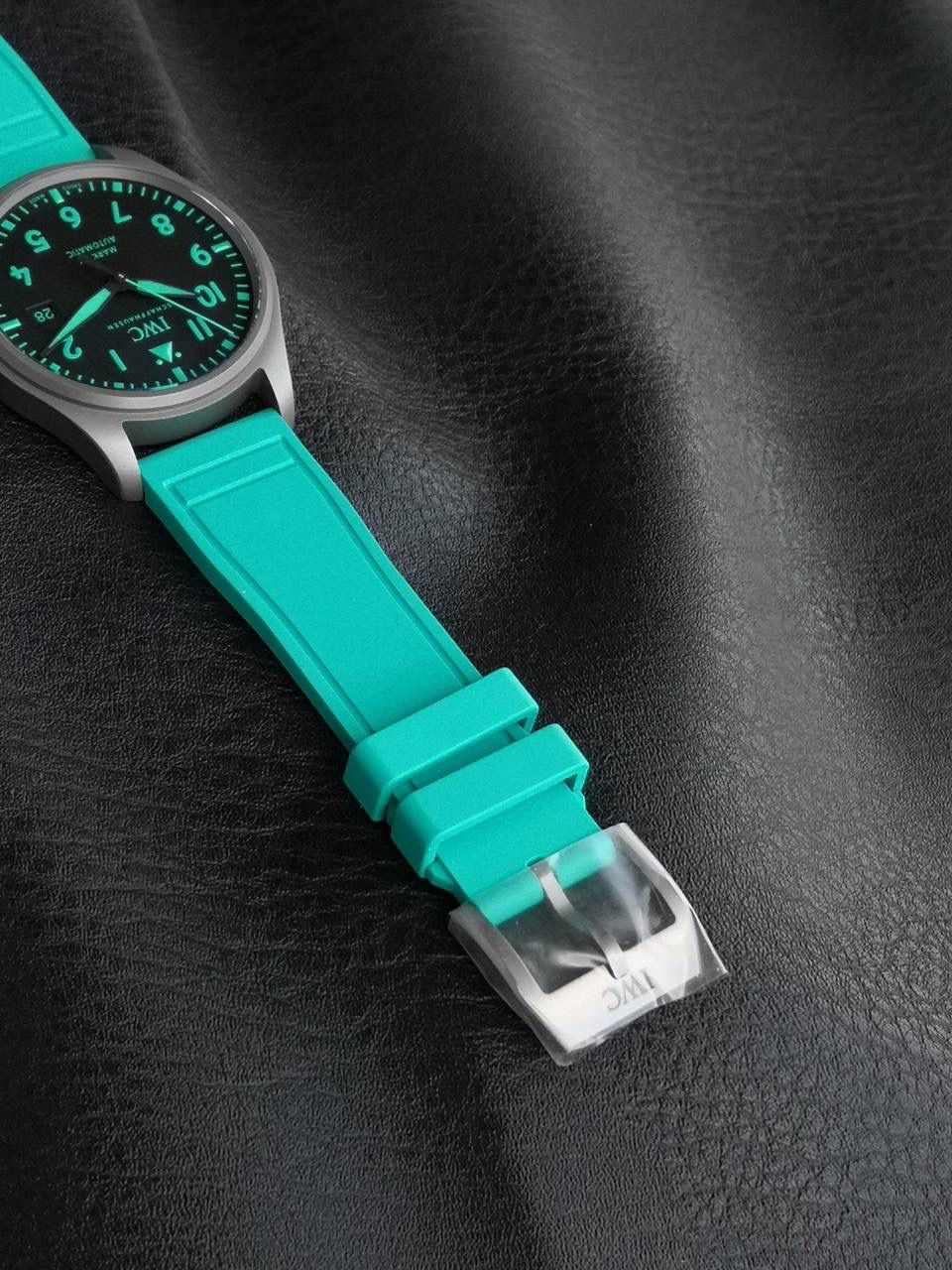 IWC 万国表 Mark XX 飞行员腕表 蒂芙尼蓝橡胶表带