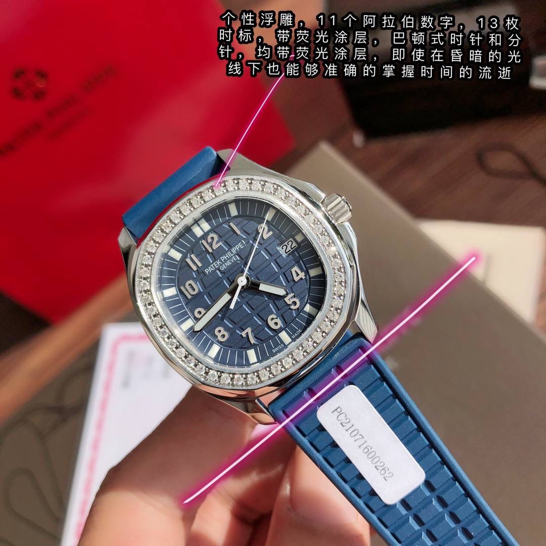 细节实拍‼️百达翡丽AQUANAUT 搭载原装瑞士石英机芯 。由100个零部件组成的一颗小而强大的内脏。真正做到零返修零误差！表盘设计也颇为独特，个性的浮雕表盘，精致立体字块。整个手表看起来立体感 高级感十足！玻璃采用蓝宝石超强硬度水晶玻璃。防反光 防刮花。进口热带复合材料橡胶表带，佩戴极为舒适贴手，适合各种手腕。搭配原装蝴蝶表扣 佩戴方便。最强舒适感😍🤟🏻