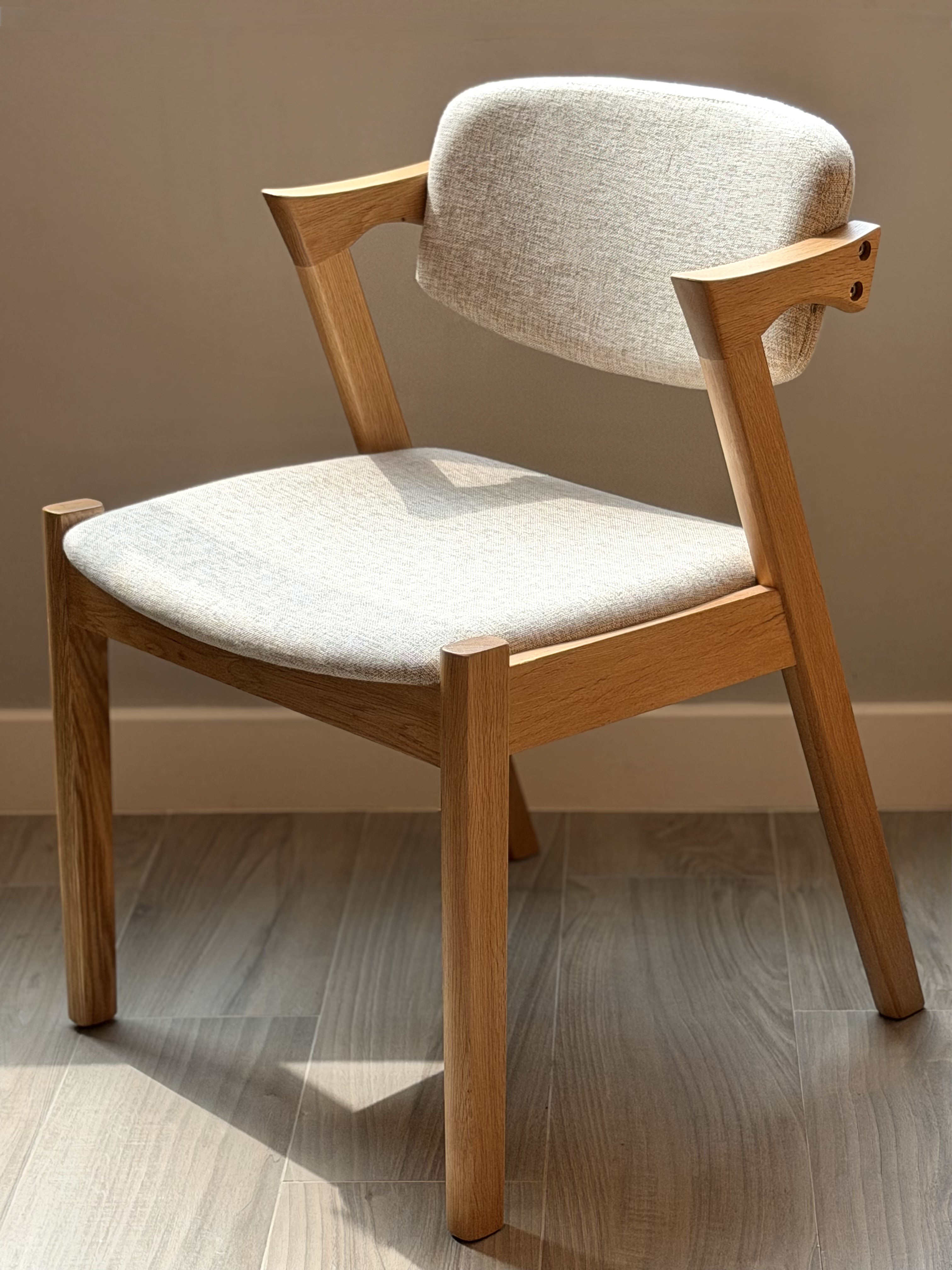 Z Arm Chair