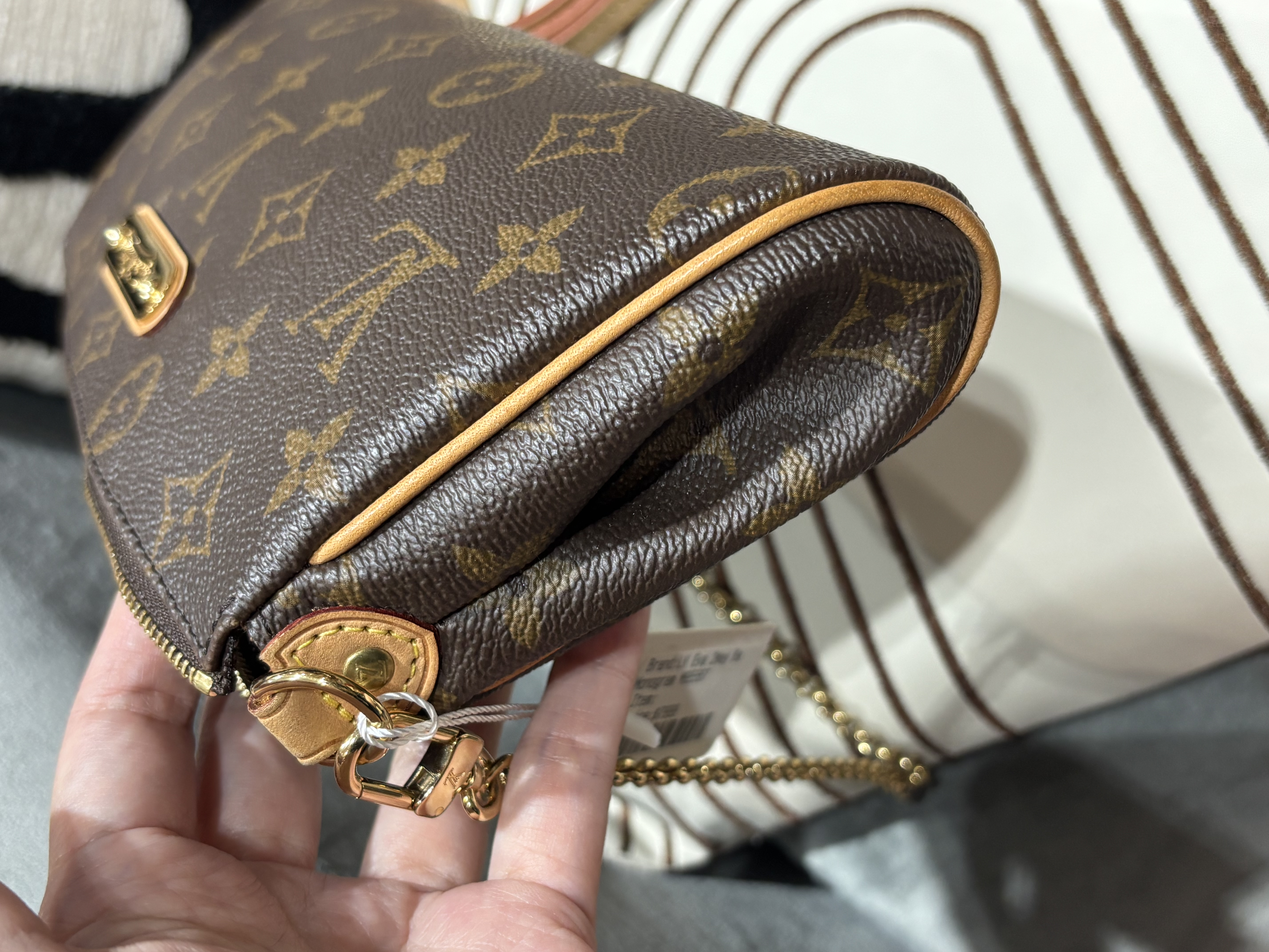 Lv Eva 2 way bag monogram Louis Vuitton M95567 100%Authentic, 98%New ✅Strap ✅Dust bag