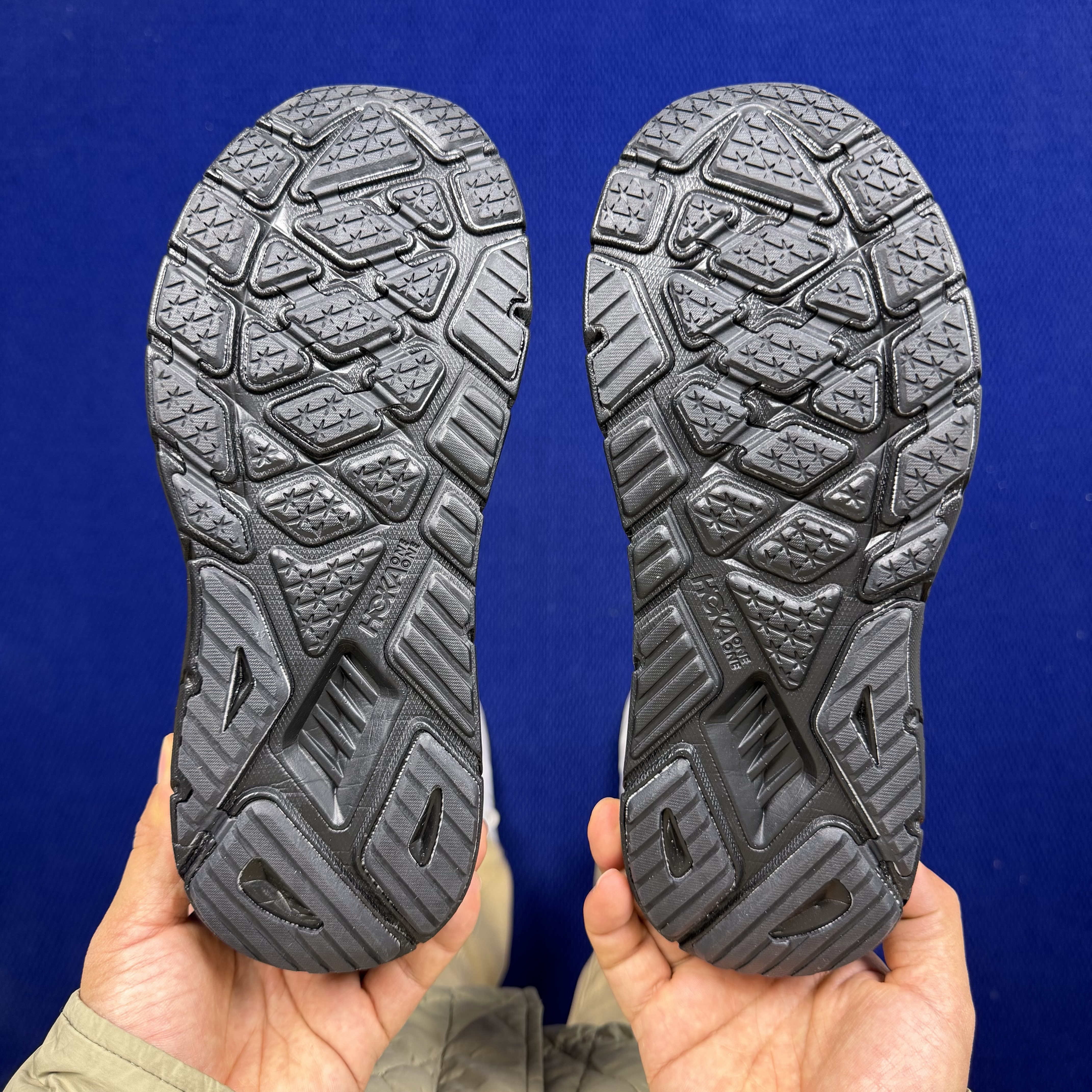 Hoka One One Arahi 7