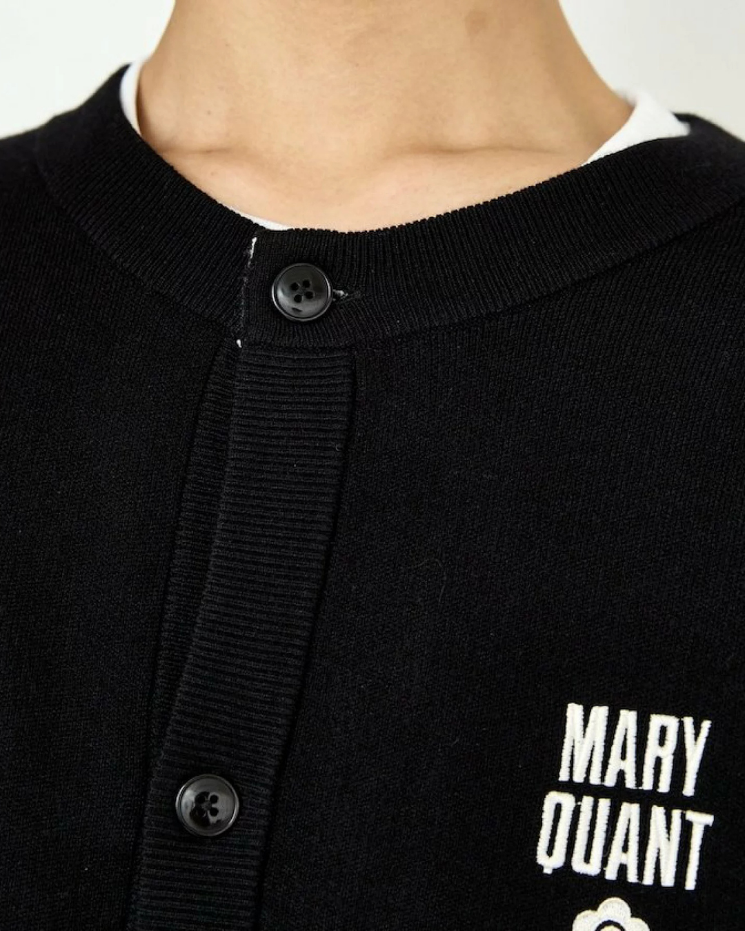 日本代購【 2026新產品 日本直送  MARY QUANT × PUBLUX 限量別注 男女通用 標誌撞色圓領針織冷衫外套 Unisex Bespoke Logo Crew Neck Knit Cardigan 】