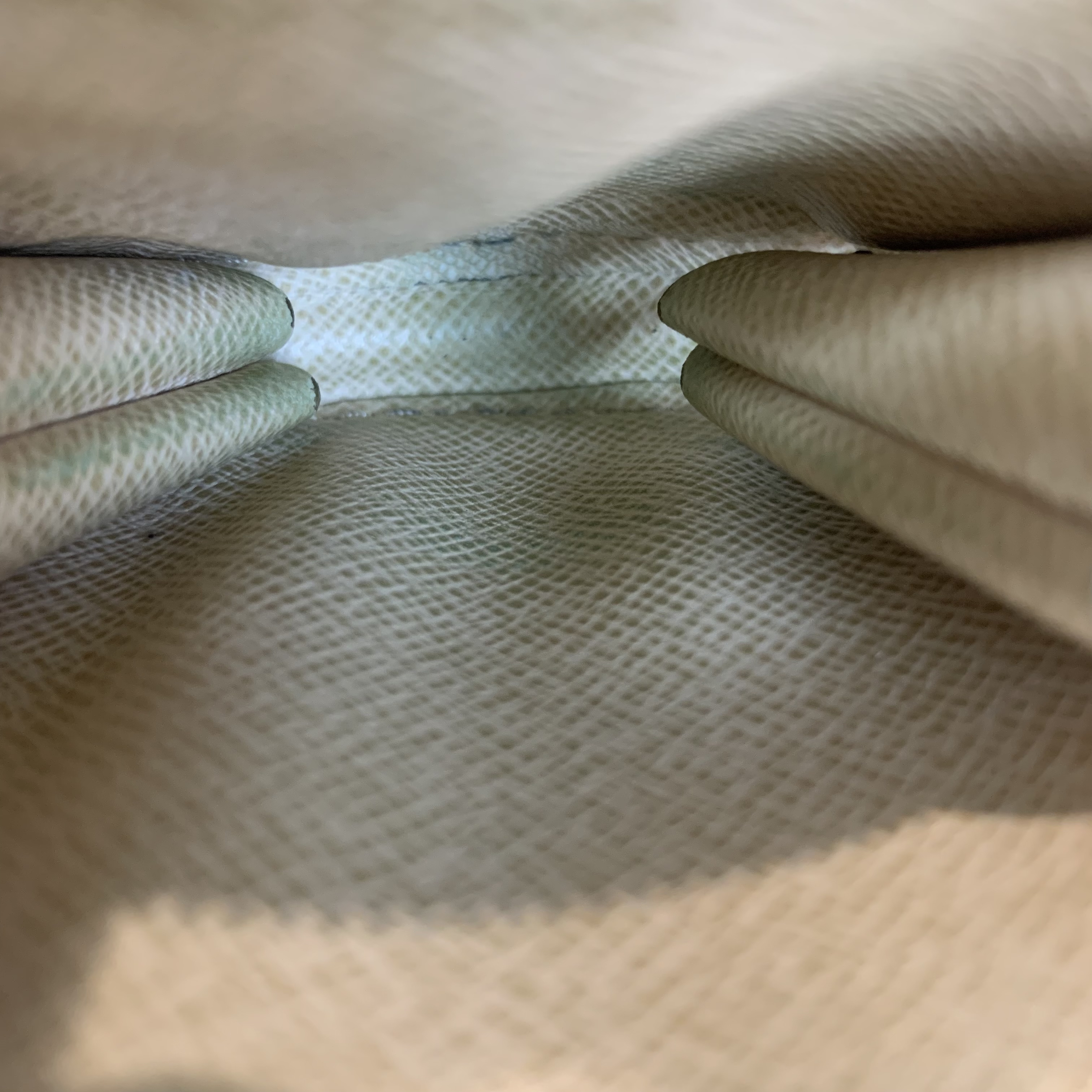 LV老花五合一金扣手挽肩背棕色包