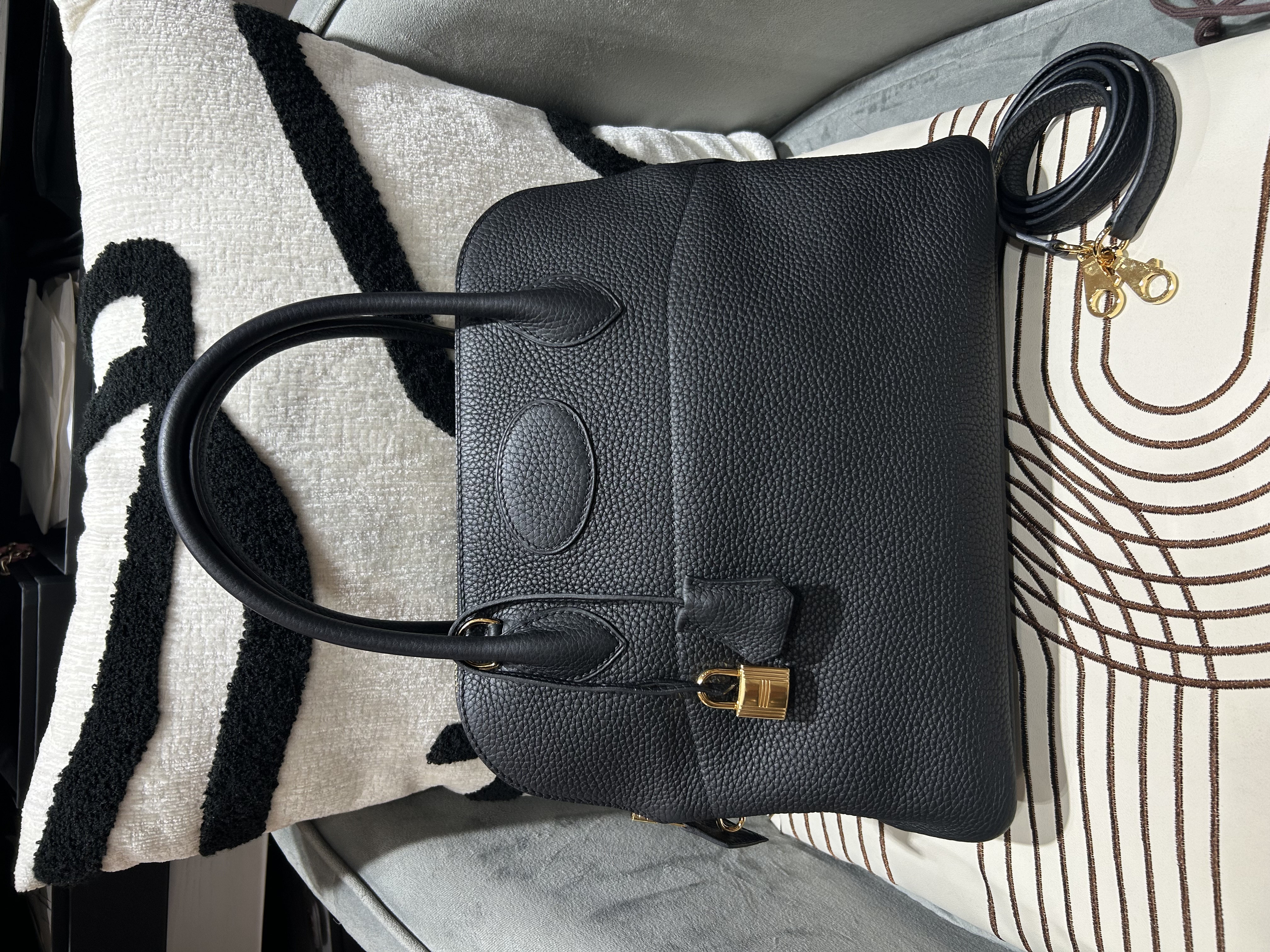 Hermes Bolide 31,STAMP C 黑金 100%Authentic,98%new  ✅key lock ✅肩帶✅塵袋✅box