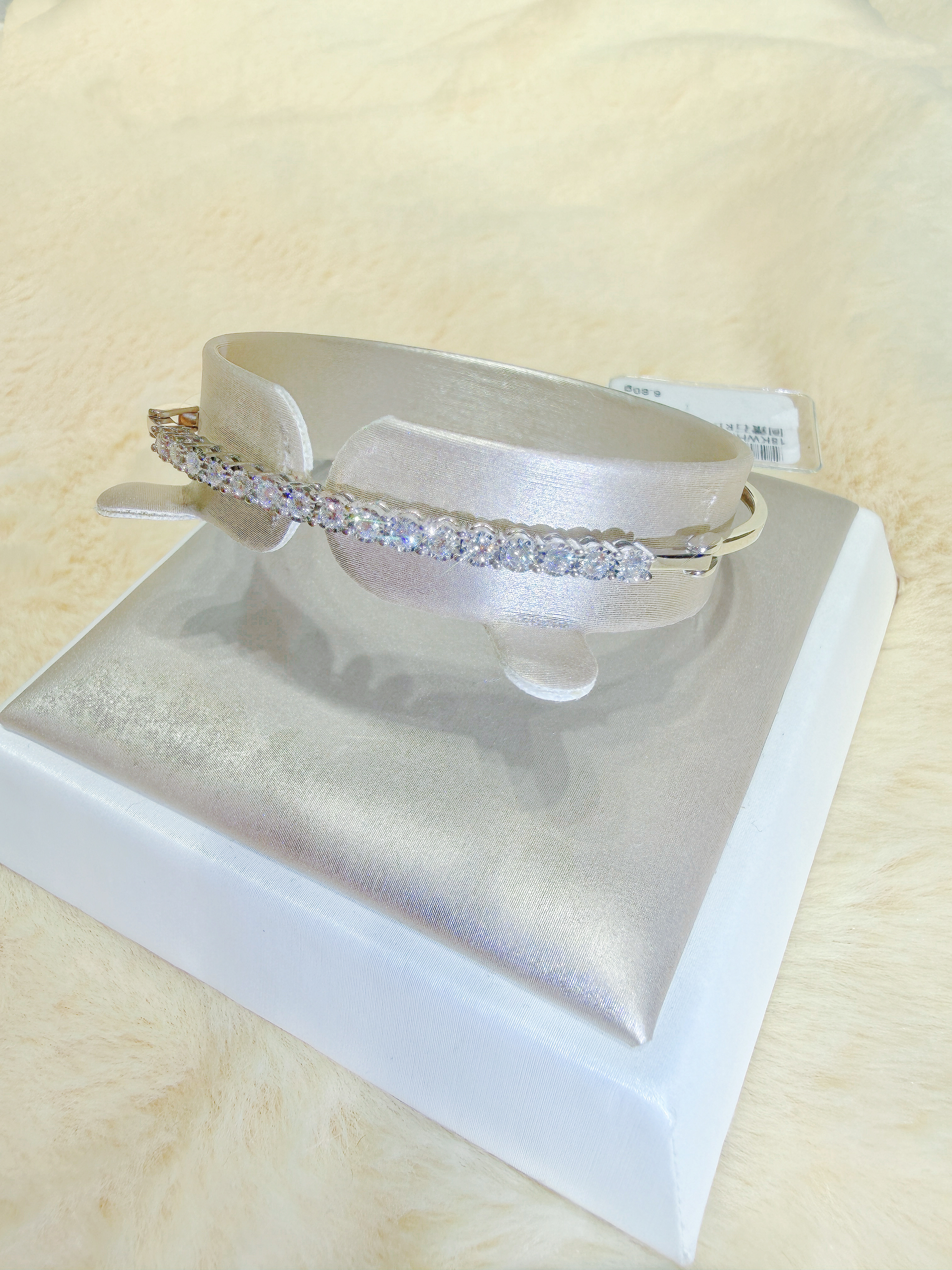 Natural Diamond Tennis Bracelet/bangle in White Gold