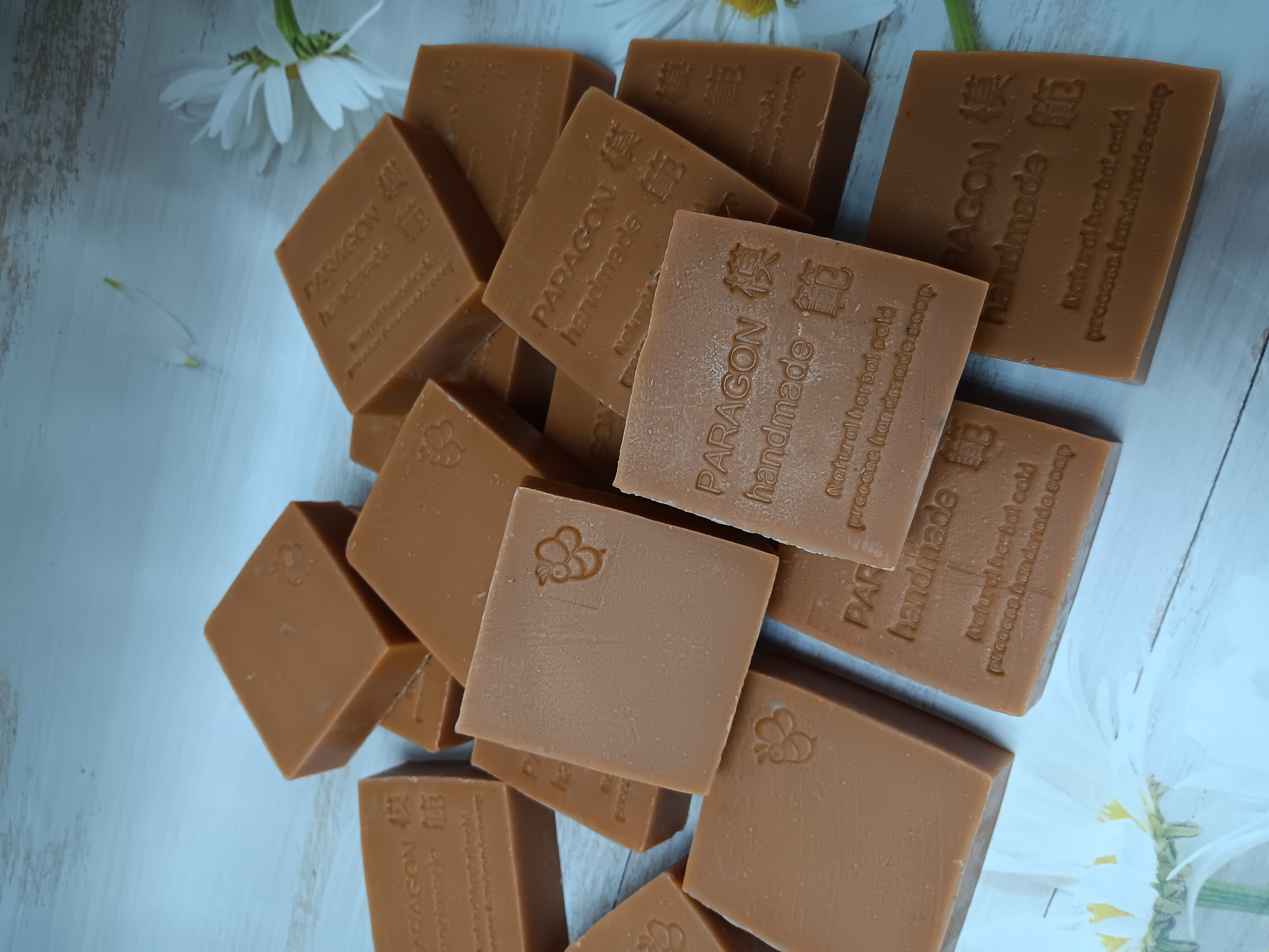 蜂蜜洋甘菊水潤滋養皂 Honey Chamomile Hydrating Handmade Soap 