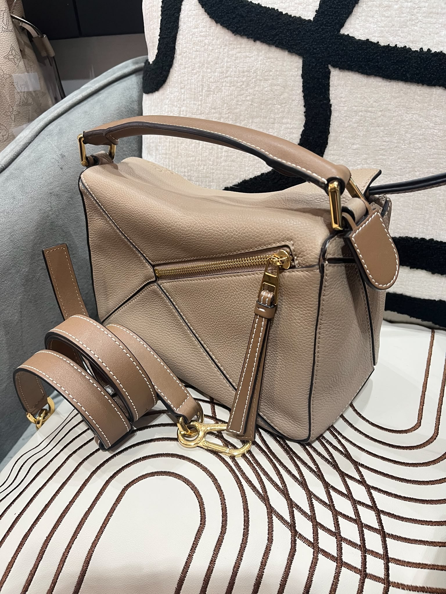 Loewe puzzle small sand 荔枝牛皮 100%Authentic ,95%new✅dust bag 