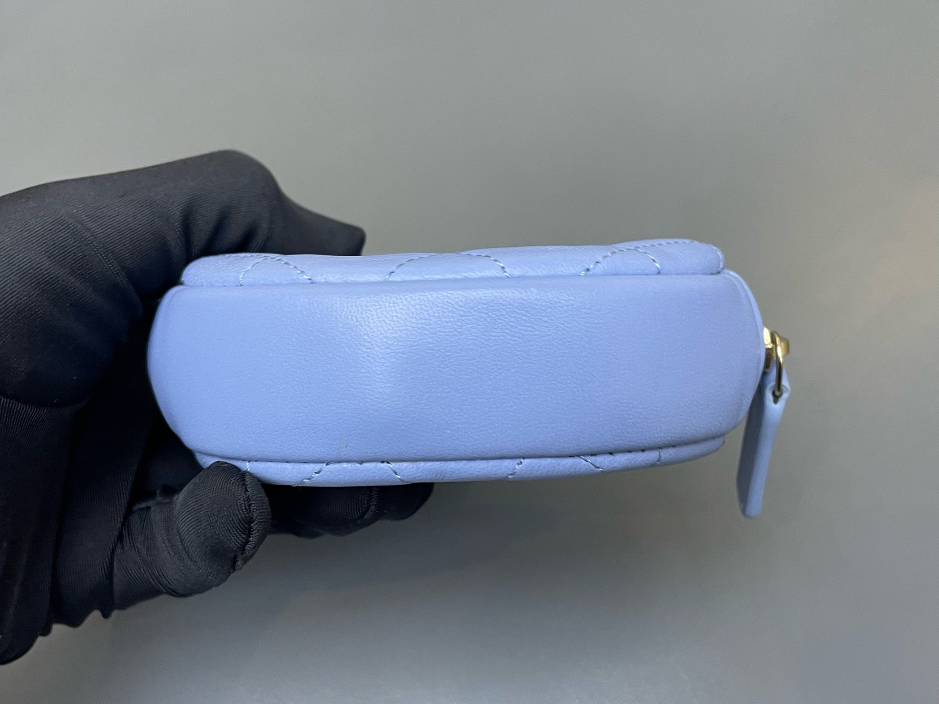 【預訂貨品】Chanel 天空藍金扣羊皮散子包