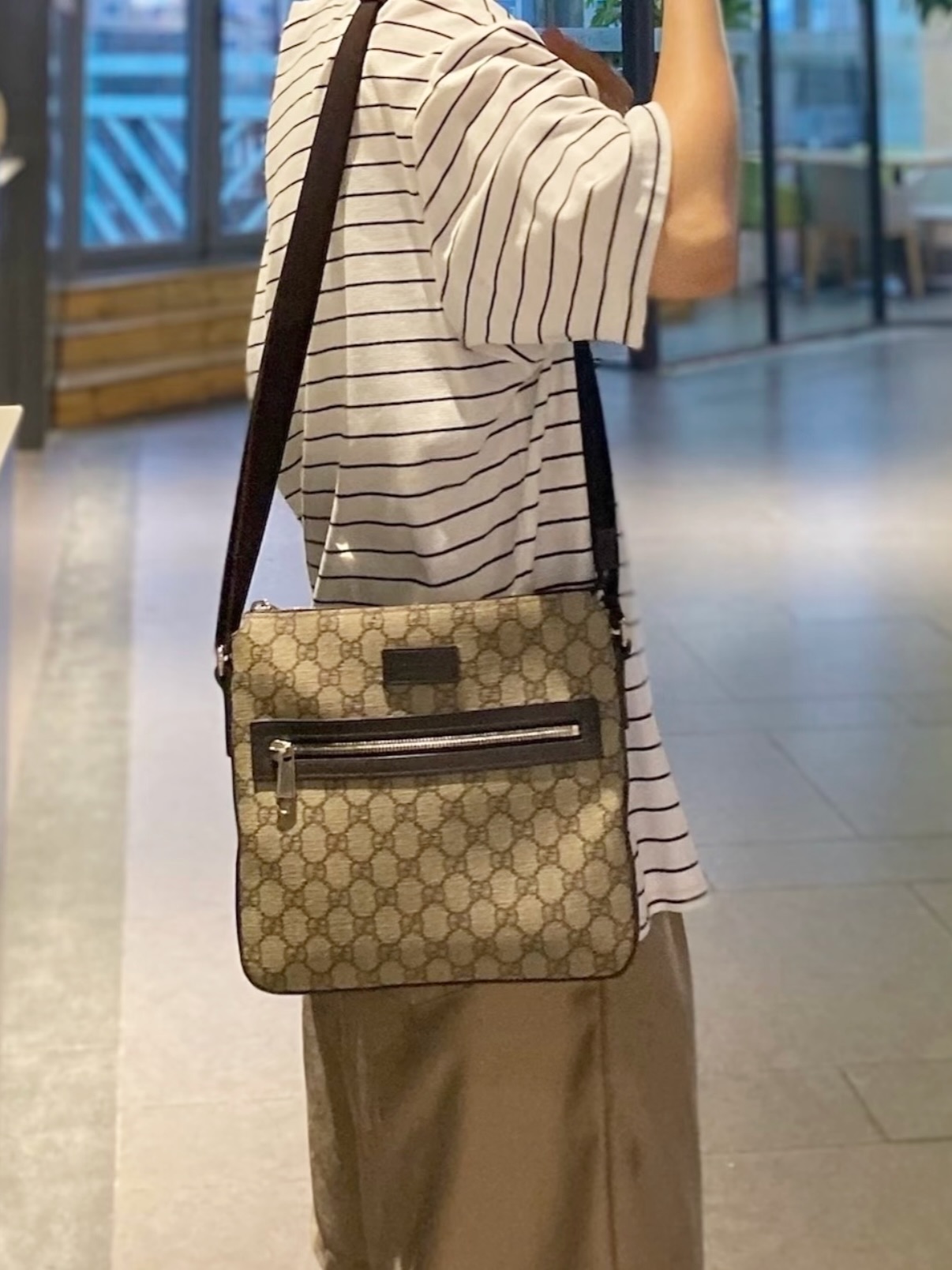 Gucci👜 PRE OWNED 🛍️老花拼黑色郵差包🤎