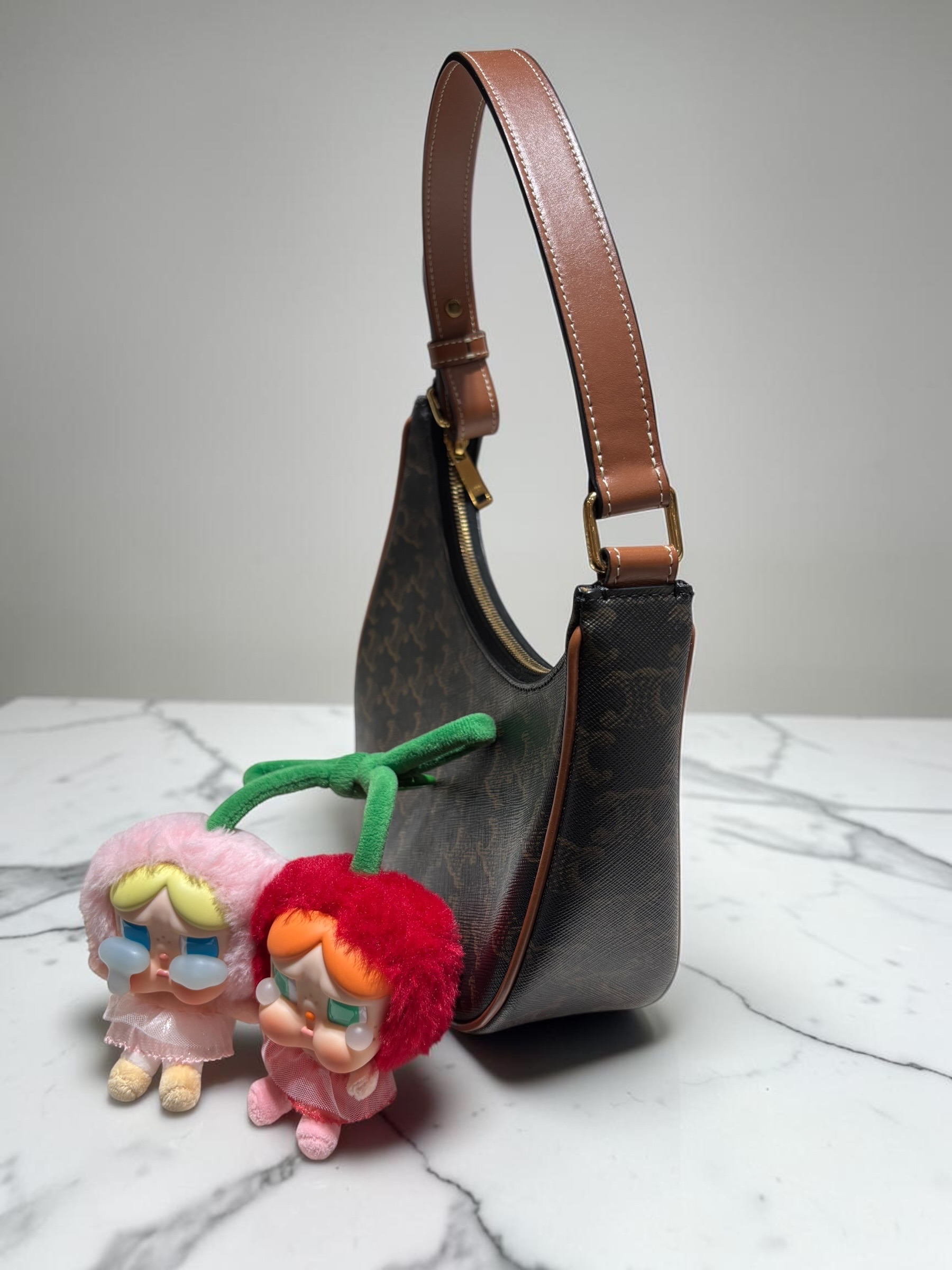 Celine Ava medium hobo bag 100%Authentic, 98%new ✅收據✅dust bag 