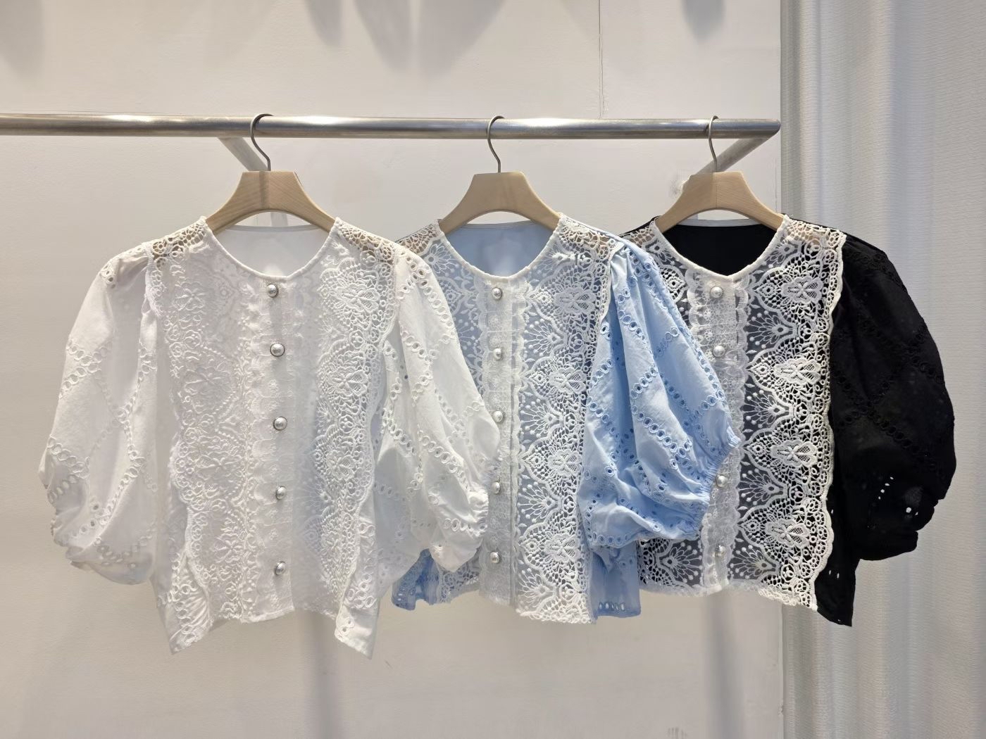 AD3 中間lace 通花泡泡袖Top 