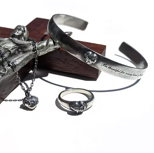 Vantique SACRED HEART BRACELET pre order~