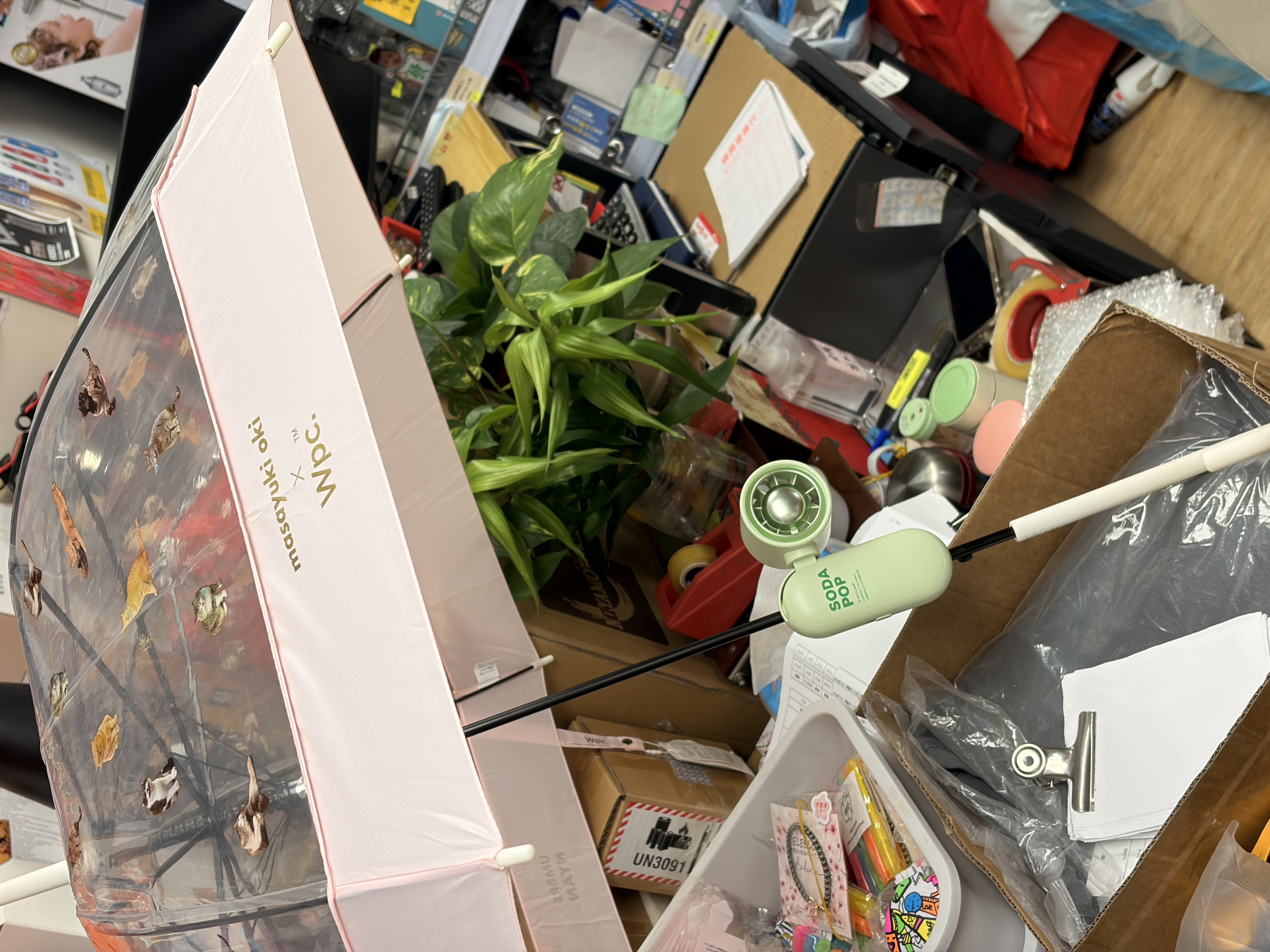 Momax 1°GO CLAMP Compact Foldable Umbrella-Clip Mini Fan