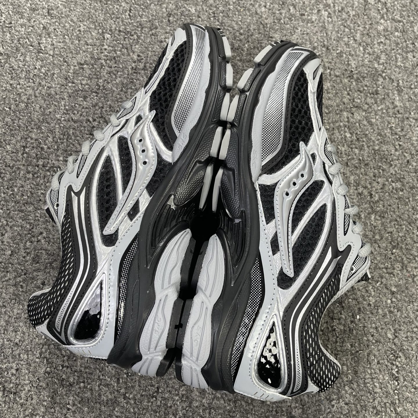 Saucony ProGrid Omni 9