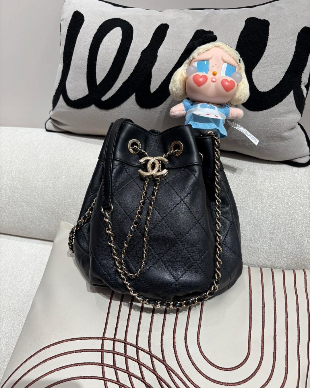 Chanel bucket bag calfskin 黑牛皮金扣 100%Authentic,95%new✅card✅塵袋