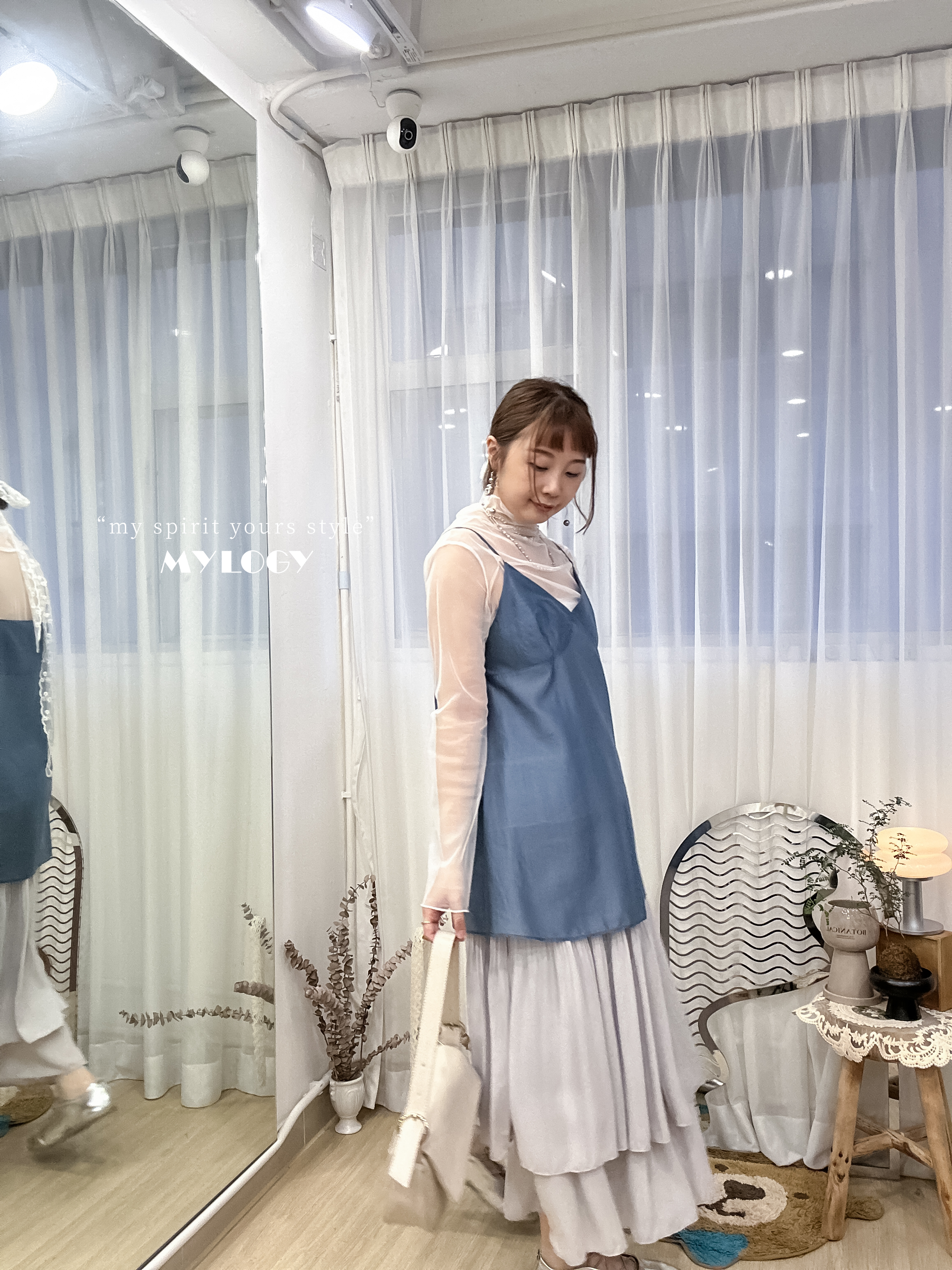 視覺也低幾℃～薄料文藝感V領外搭背心 UN0001