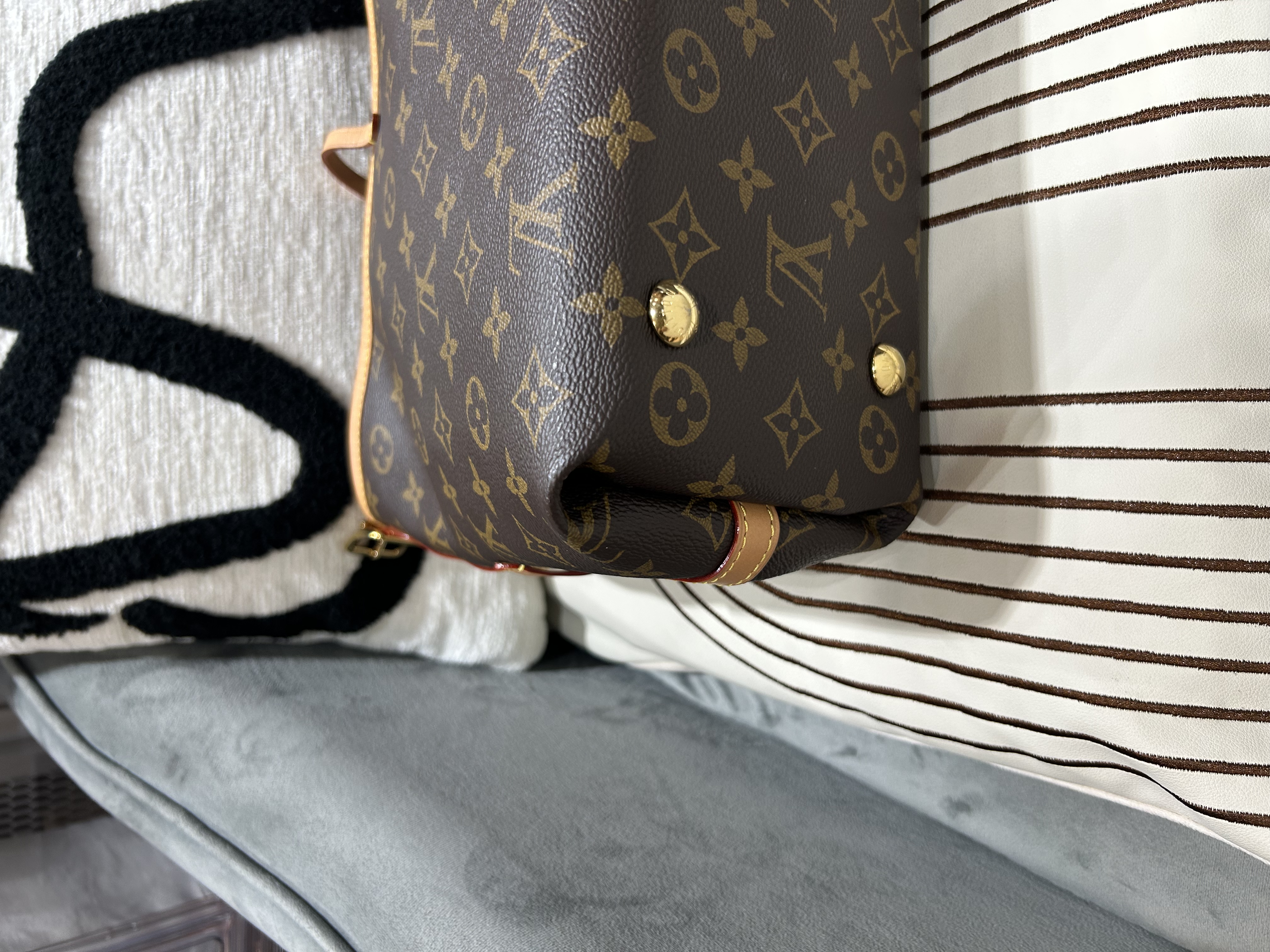 LV Carryall PM Monogram 100%Authentic, 99%New ✅Dust bag
