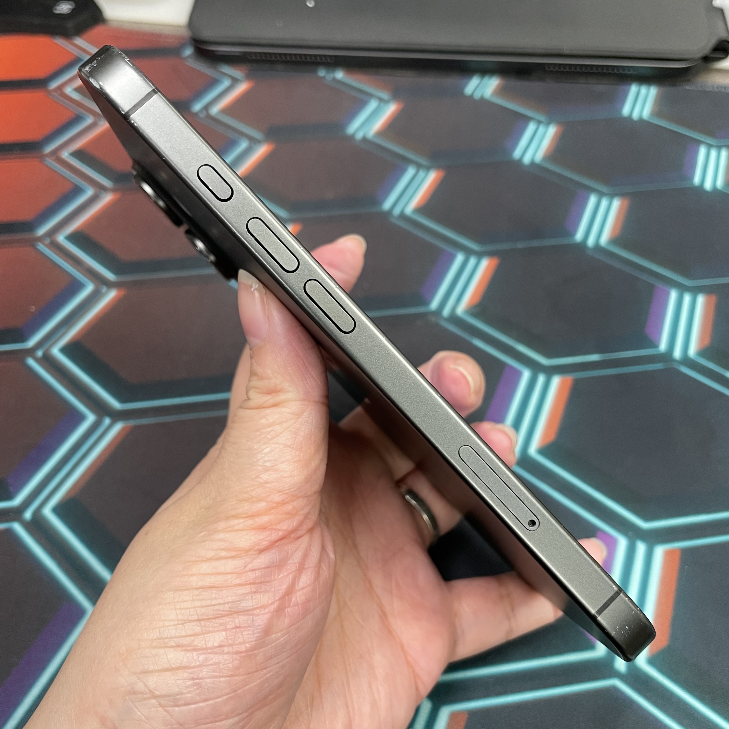 *8124 17 超靚機 256GB 電89 黑色 black