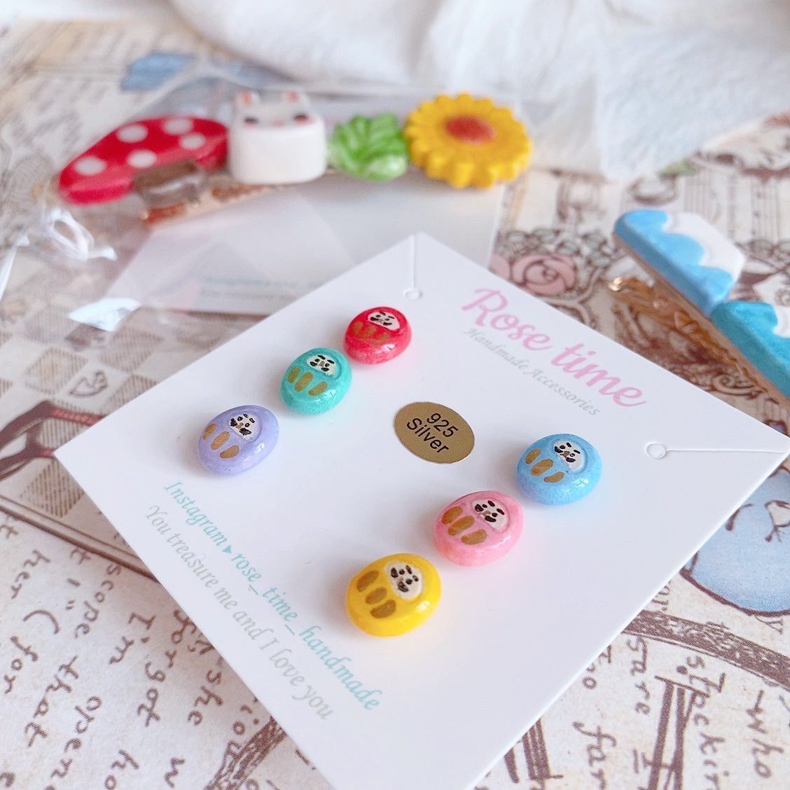 ᴿᵒˢᵉ ᵗⁱᵐᵉ ʰᵃⁿᵈᵐᵃᵈᵉ7️⃣週年 #3月22-24日半價飾物 🈹  手繪粒粒達摩耳釘套裝