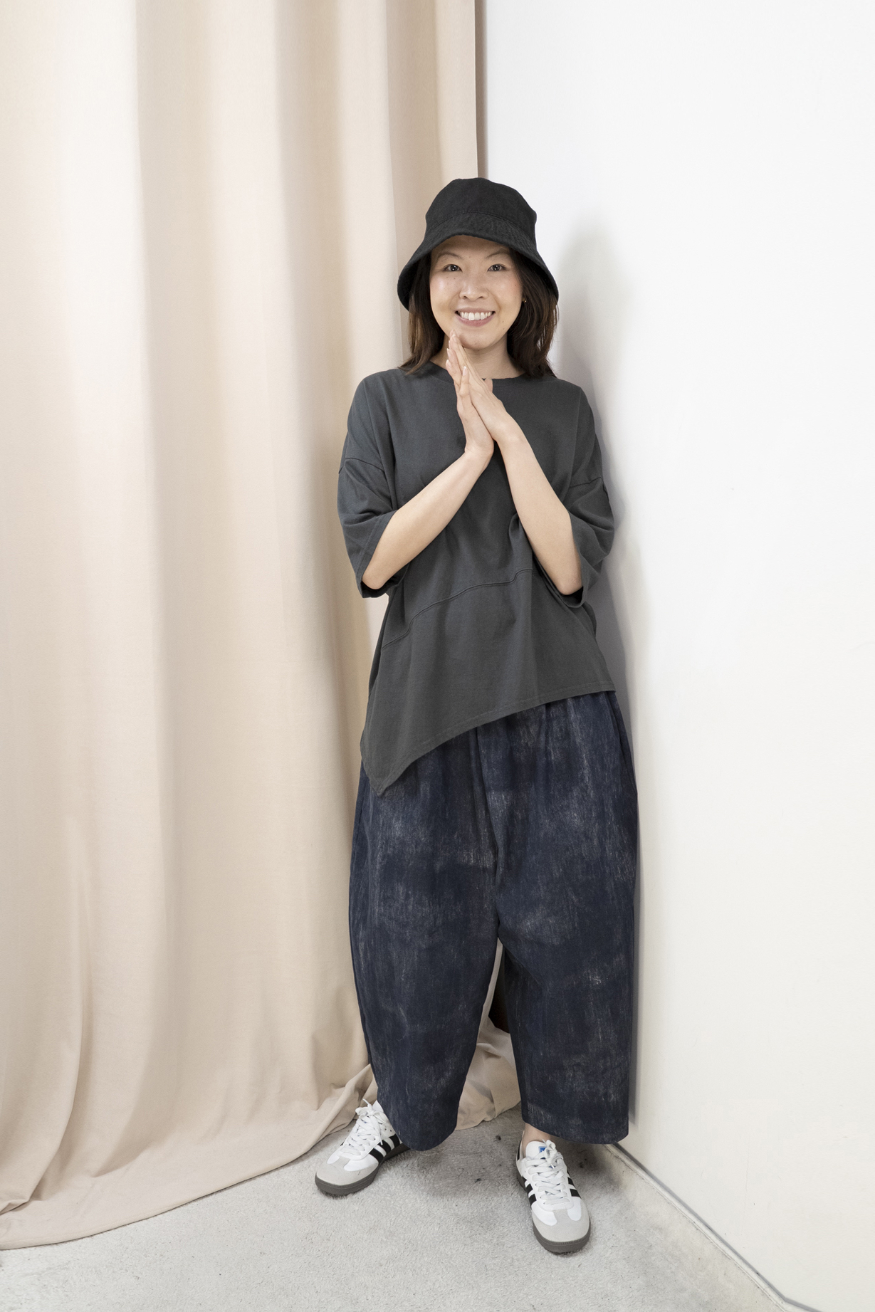 斜腳造型棉質休閒Top（炭灰色）