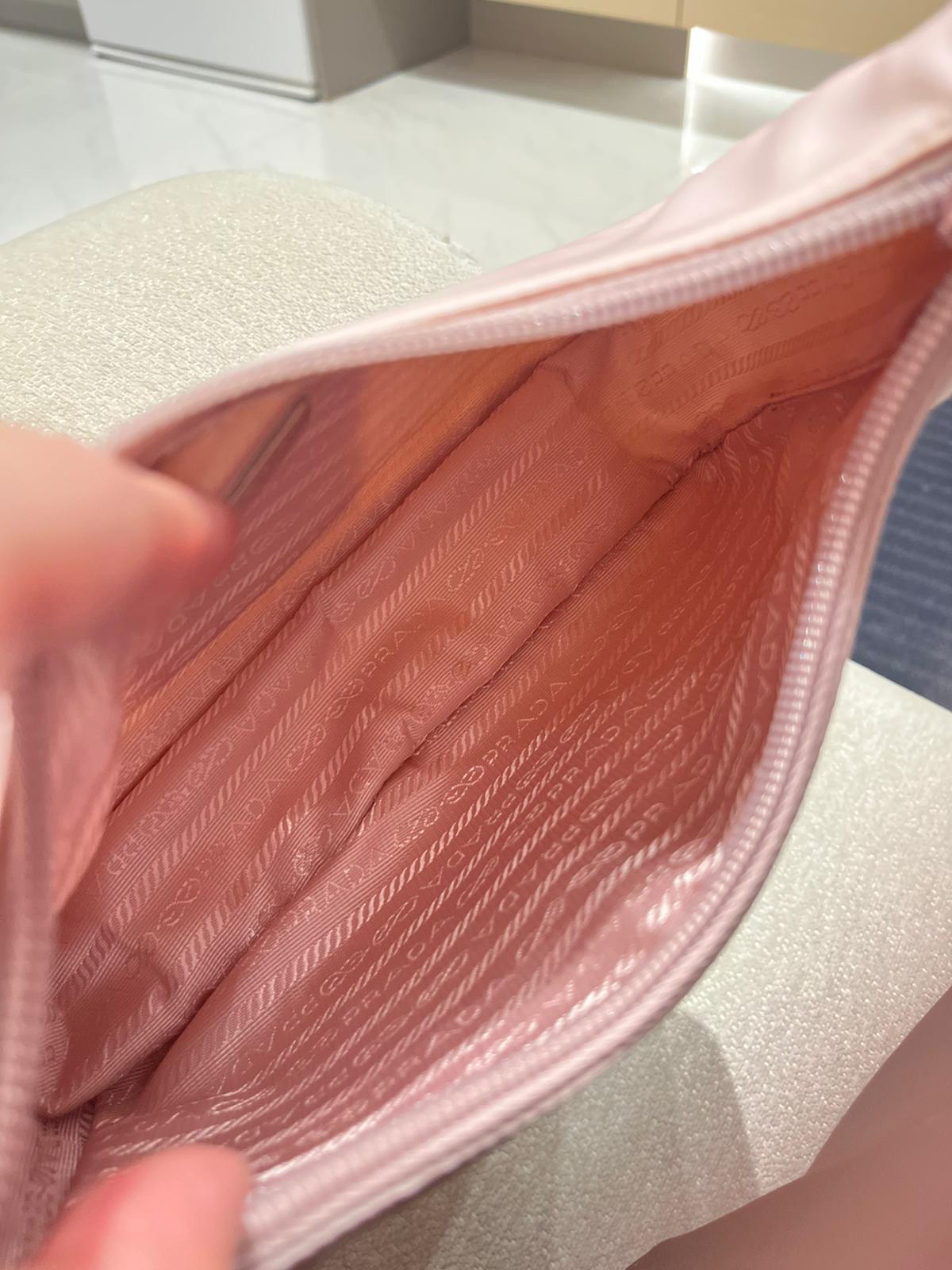 全新 Prada re-edition 2005 hobo 粉紅nylon 100%Authentic, 全新Brand New ✅NFC✅Dust bag