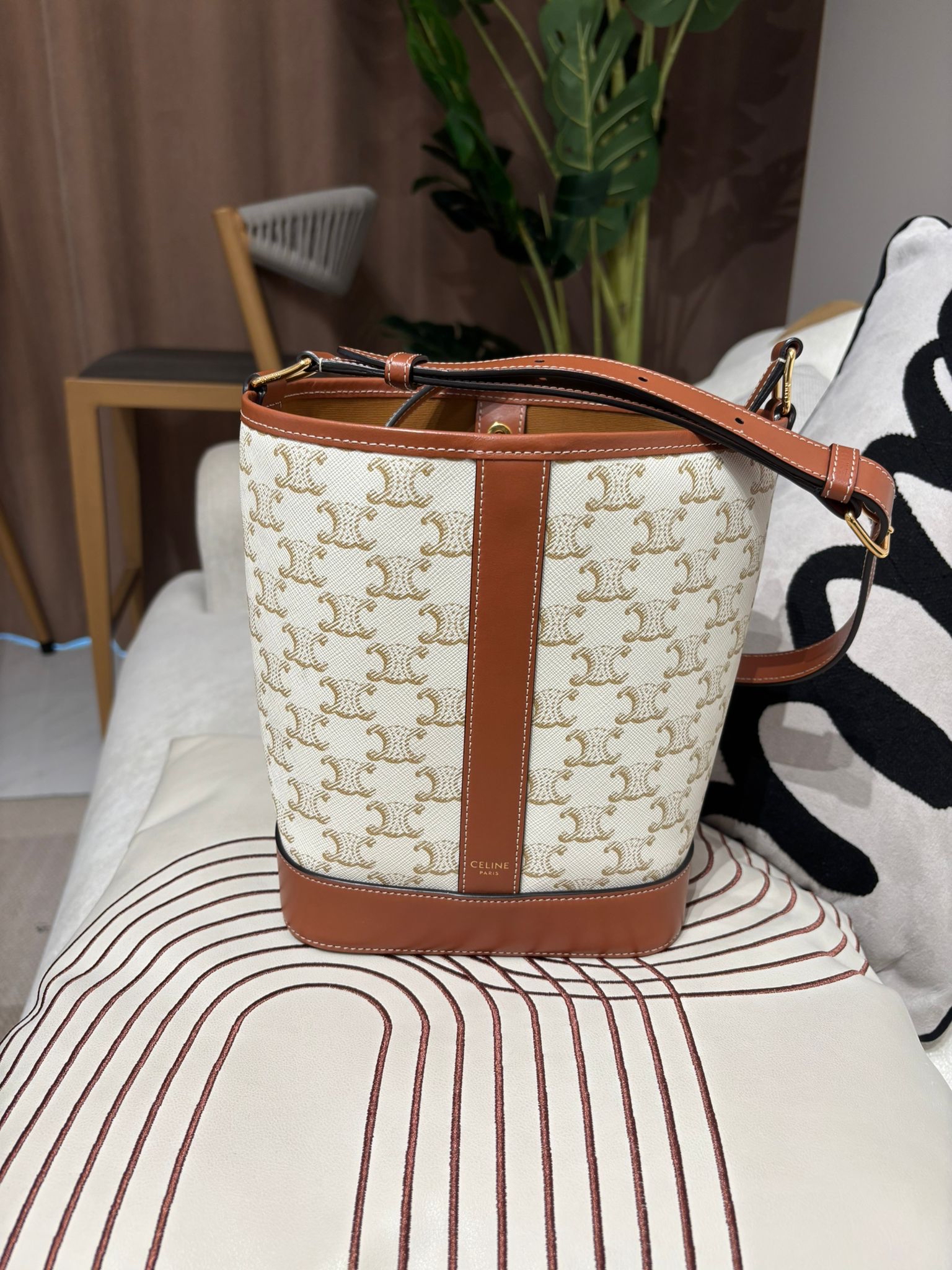 Celine SMALL BUCKET IN TRIOMPHE CANVAS AND CALFSKIN 100%Authentic, 98%New ✅Dust bag