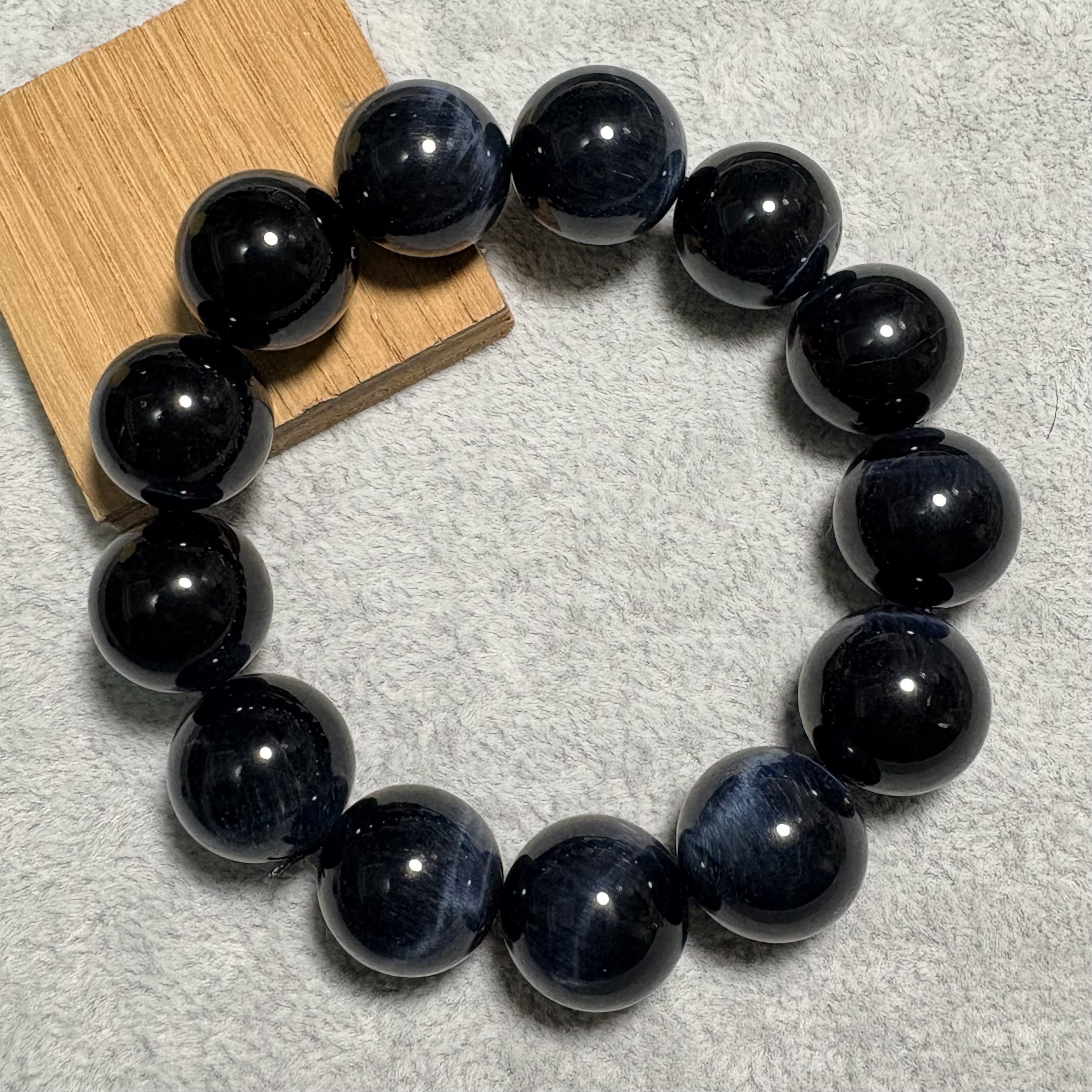 藍虎眼石手串 No.3581 | 規格：18 mm珠17cm 手圈丨附送證書