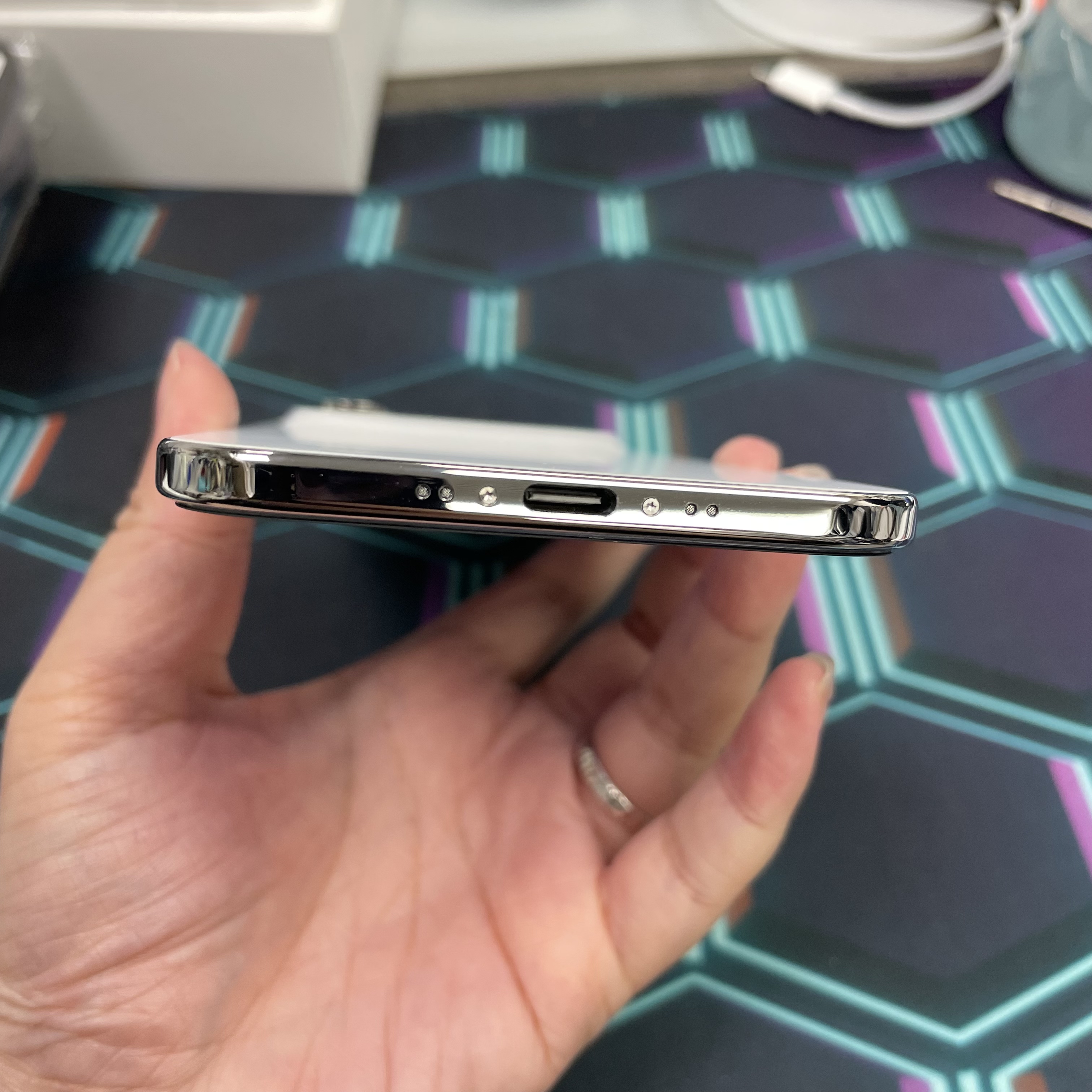 *8183 17 Air 全新質素 1TB 電 100 白色 white