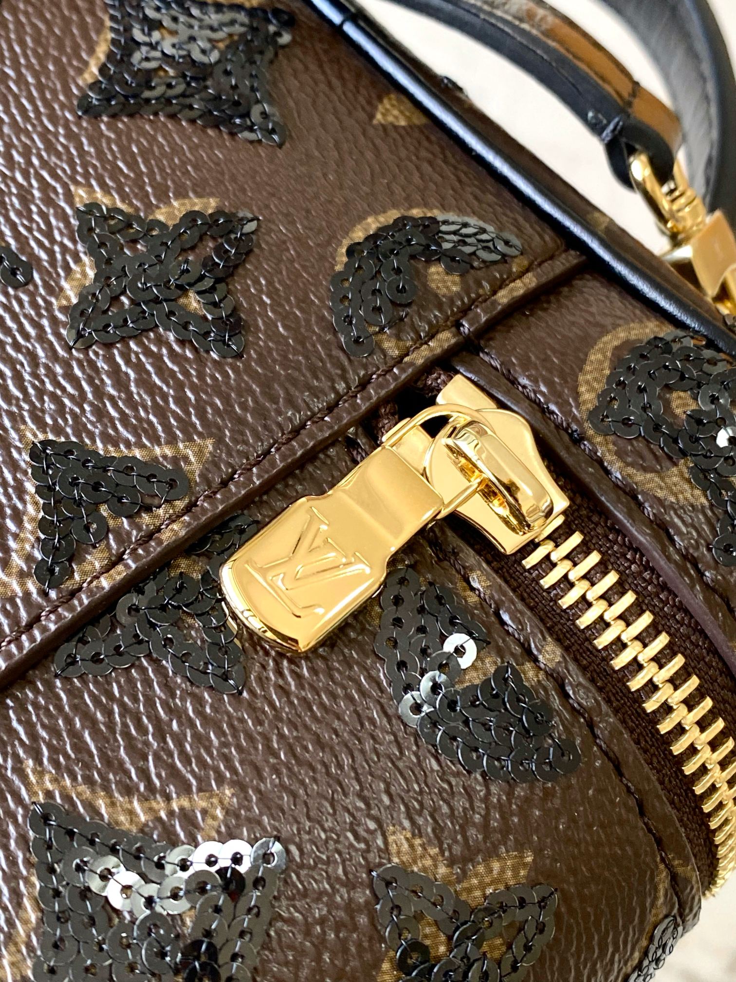 LV Louis Vuitton Vanity Chain Pouch 
